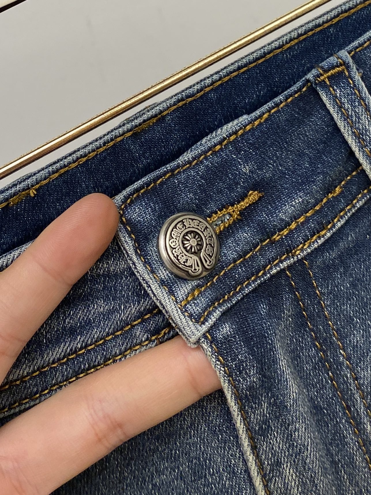 克罗心、2025最新品，专柜同步有售，原单狠货，水洗休闲牛仔裤，进口原版水洗弹力面料，舒适有弹性，原版五