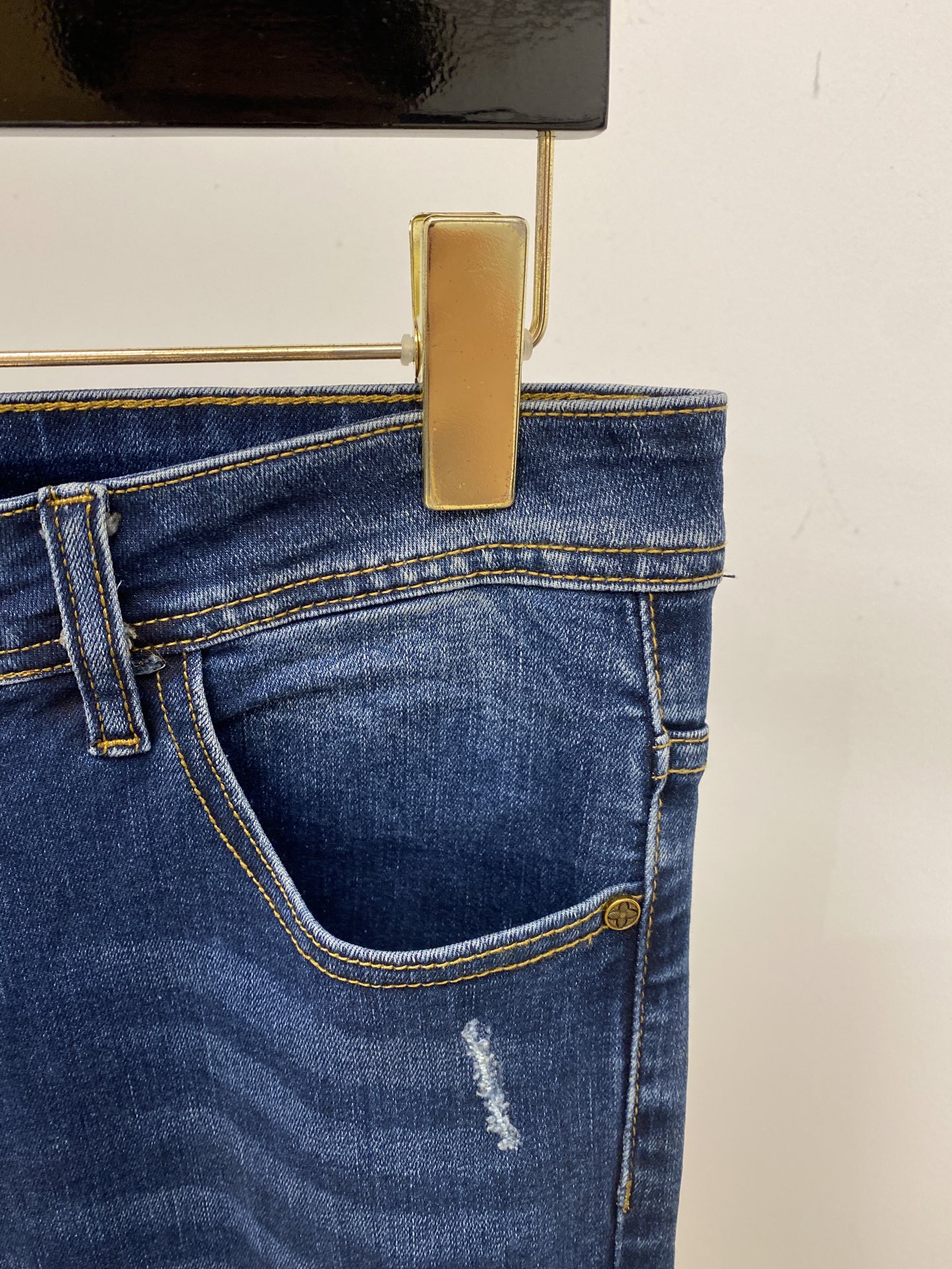 LV、2025最新品，专柜同步有售，原单狠货，水洗休闲牛仔裤，进口原版水洗弹力面料，舒适有弹性，原版五金