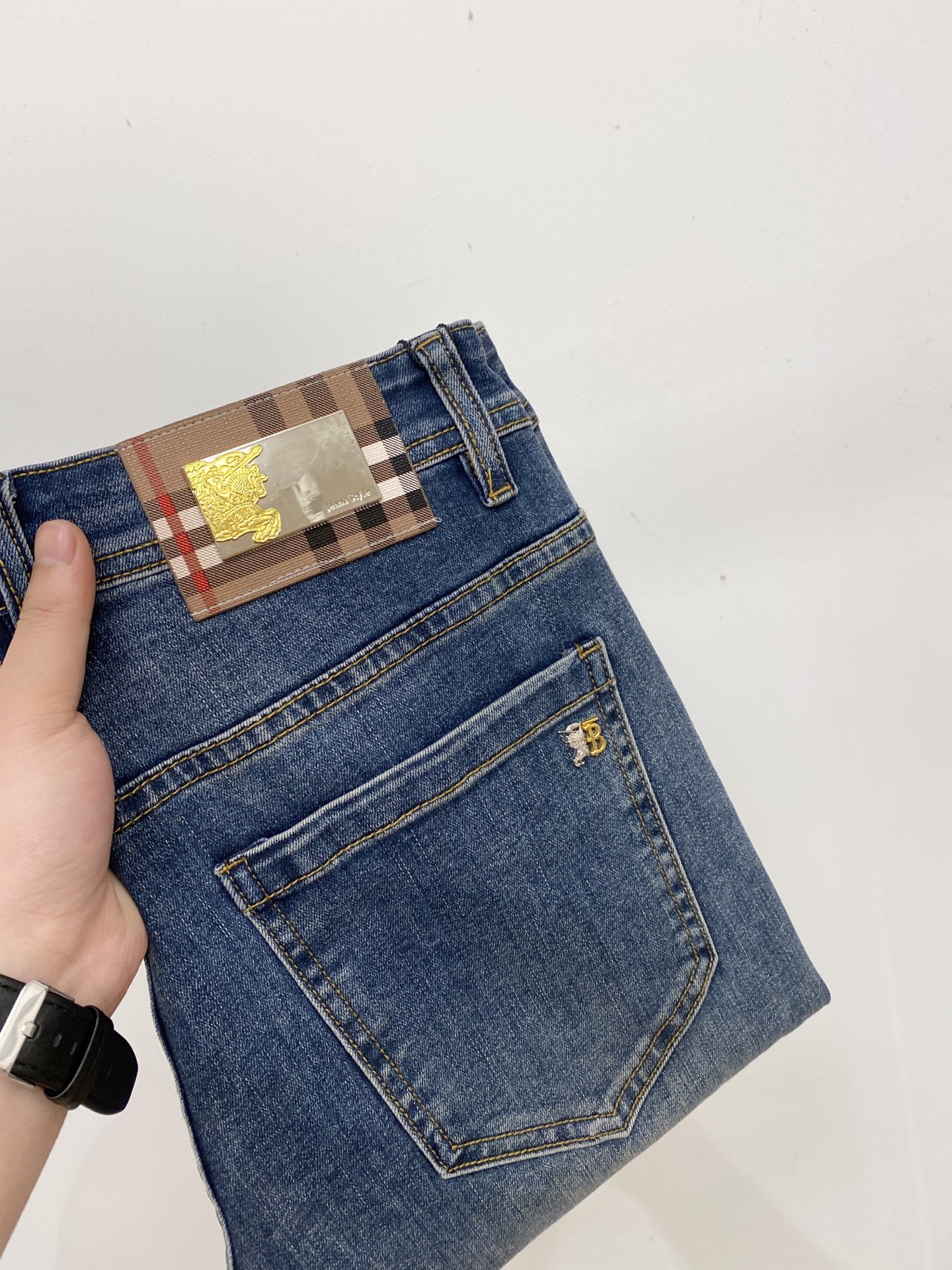 巴宝莉、2025最新品，专柜同步有售，原单狠货，水洗休闲牛仔裤，进口原版水洗弹力面料，舒适有弹性，原版五