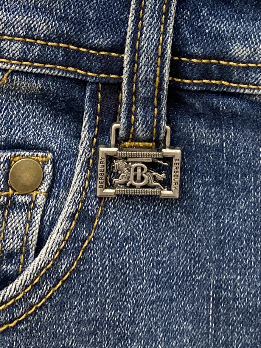 巴宝莉、2025最新品，专柜同步有售，原单狠货，水洗休闲牛仔裤，进口原版水洗弹力面料，舒适有弹性，原版五