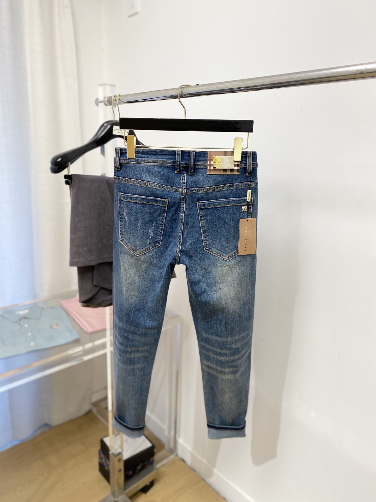 巴宝莉、2025最新品，专柜同步有售，原单狠货，水洗休闲牛仔裤，进口原版水洗弹力面料，舒适有弹性，原版五