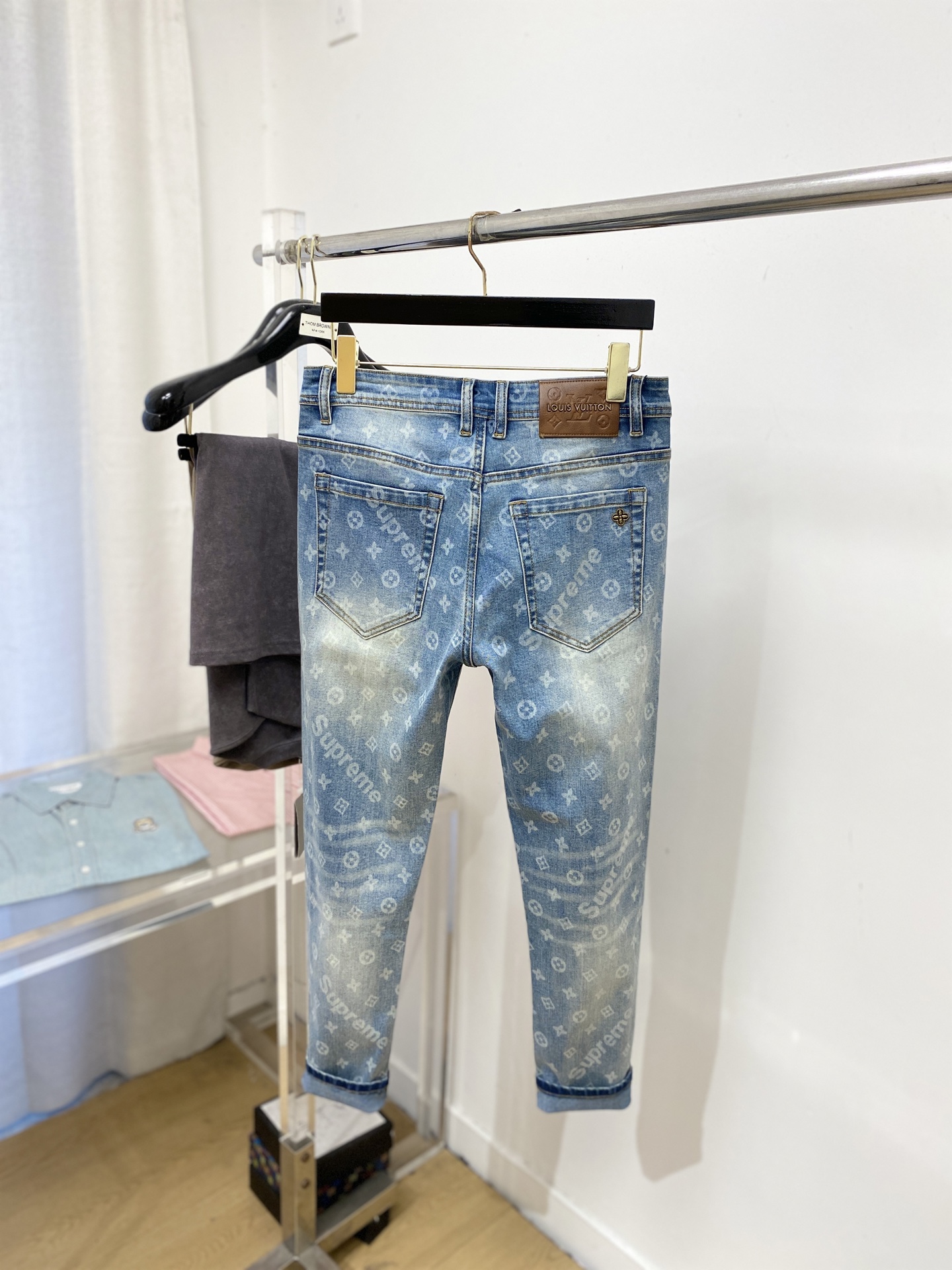 LV、2025最新品，专柜同步有售，原单狠货，水洗休闲牛仔裤，进口原版水洗弹力面料，舒适有弹性，原版五金