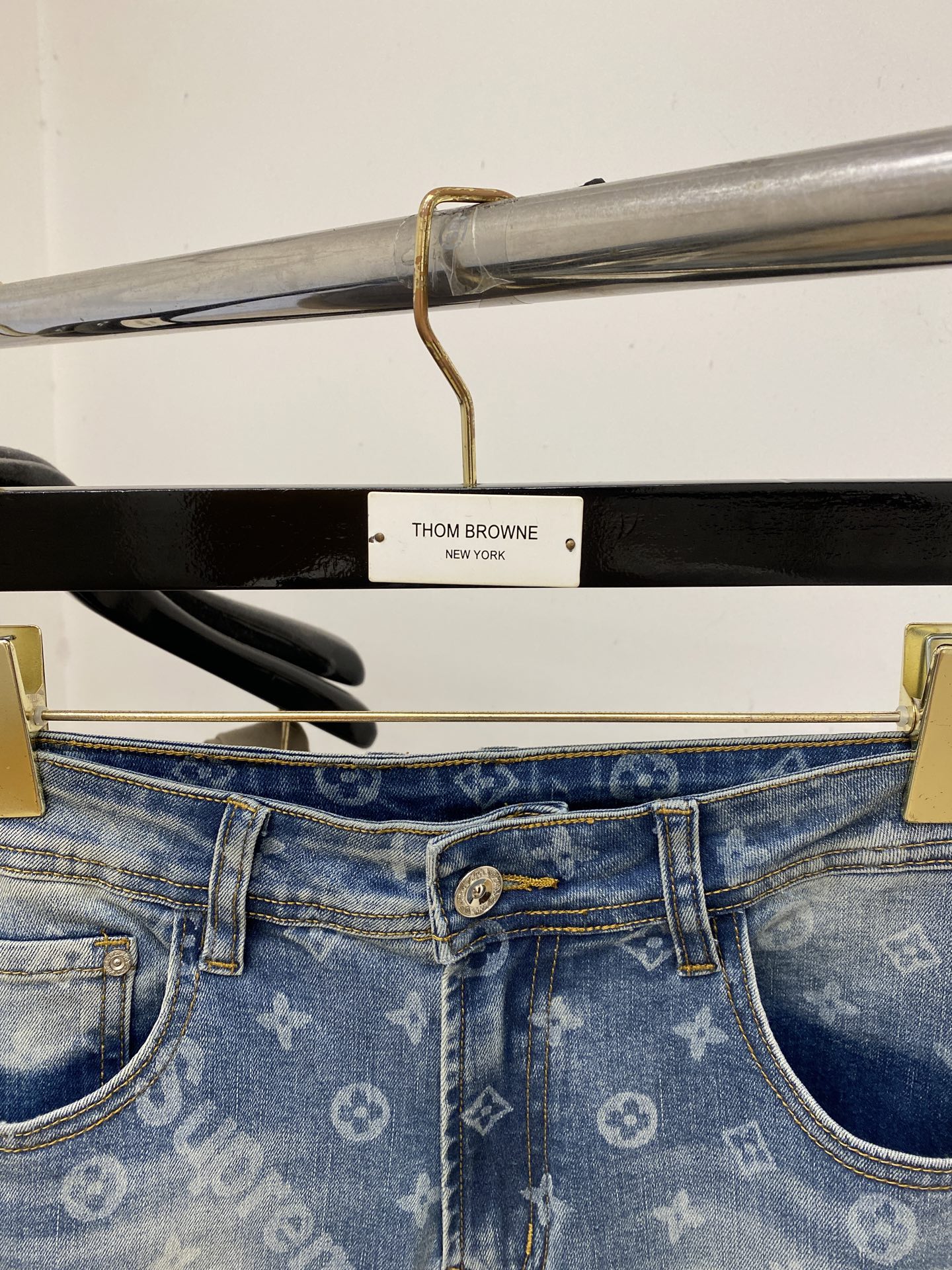 LV、2025最新品，专柜同步有售，原单狠货，水洗休闲牛仔裤，进口原版水洗弹力面料，舒适有弹性，原版五金