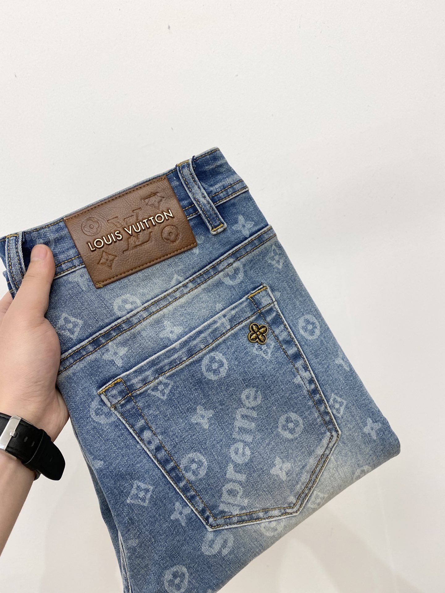 LV、2025最新品，专柜同步有售，原单狠货，水洗休闲牛仔裤，进口原版水洗弹力面料，舒适有弹性，原版五金