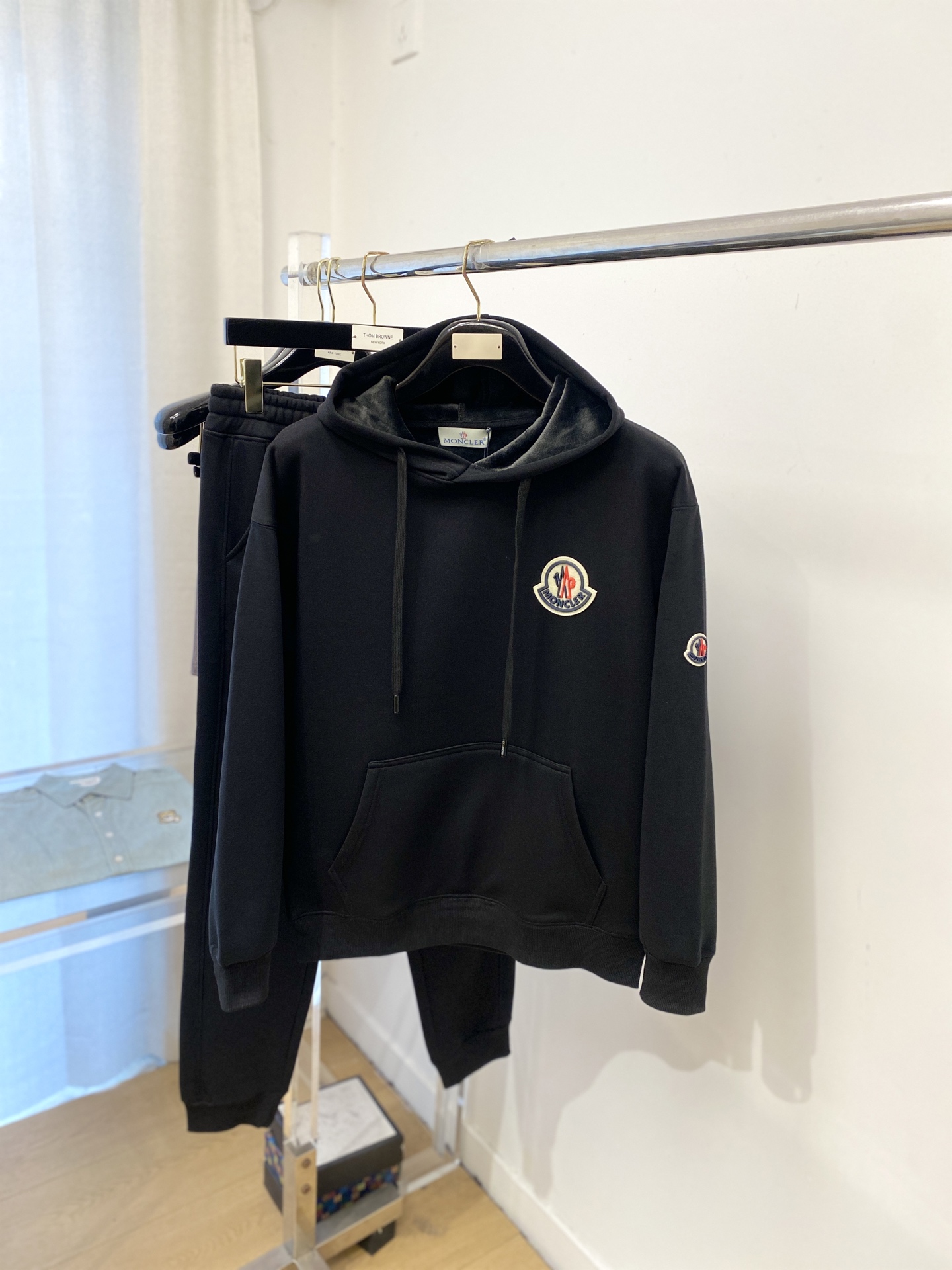 NO:681617,Mouth cover, the latest product in 2025, fashionable casual suit, made of top-quality original fabrics, comfortable to wear, very good hygroscopicity and breathability, and super high color fastness!  It looks great whether worn inside or outside. Size S-2XL,,Moncler,19860909蒙口、2025最新品,时尚休闲套装,顶级原版面料打造,穿着舒适,吸湿性透气性都非常良好,色牢度超高！无论内搭还是外穿都非常出彩码数S-2XL,,Moncler,,Men's clothing