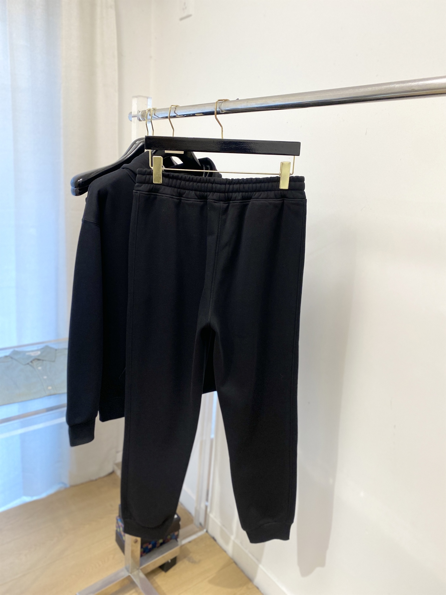 蒙口、2025最新品，时尚休闲套装，顶级原版面料打造，穿着舒适，吸湿性透气性都非常良好，色牢度超高！无论