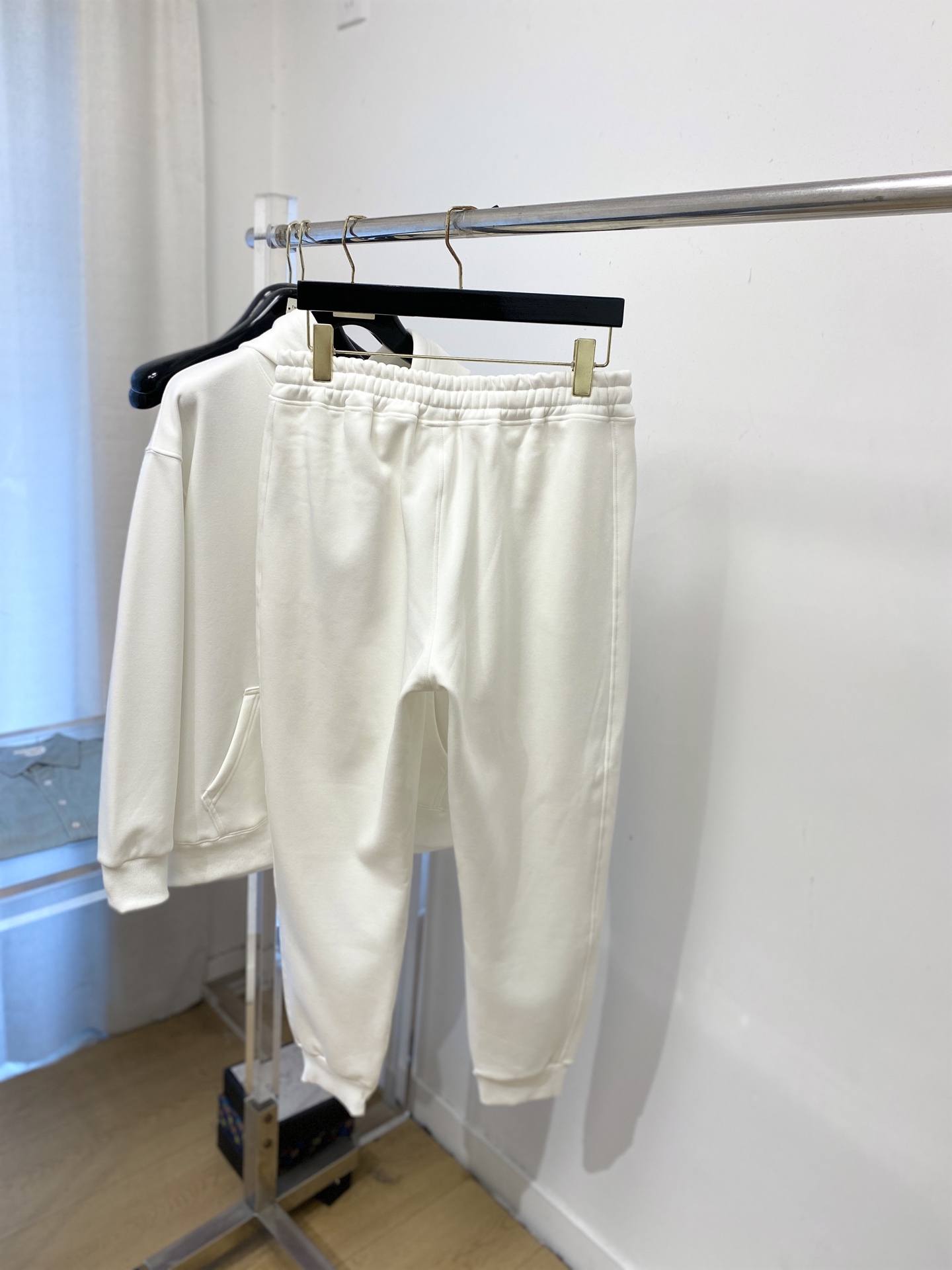 蒙口、2025最新品，时尚休闲套装，顶级原版面料打造，穿着舒适，吸湿性透气性都非常良好，色牢度超高！无论