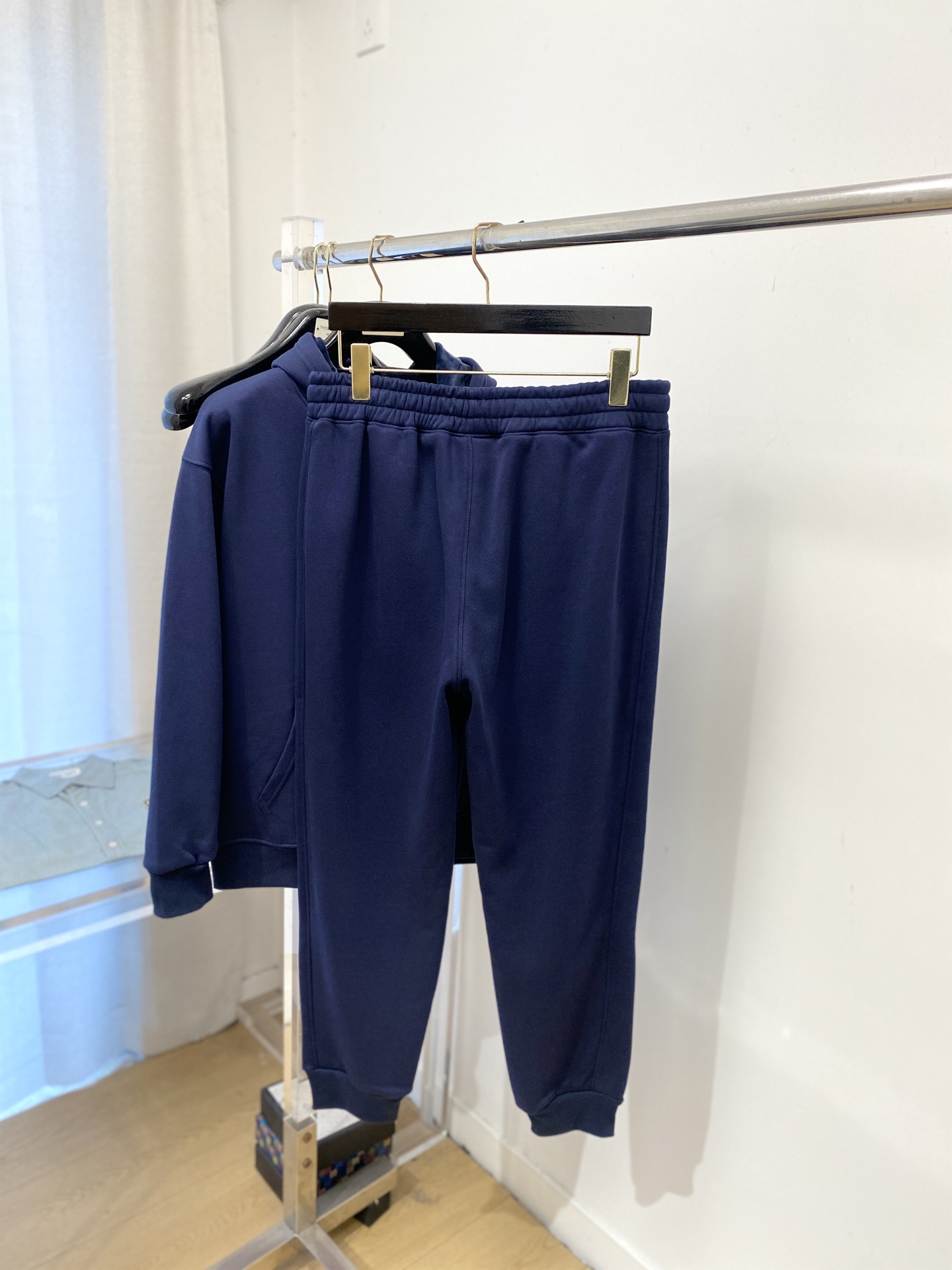 蒙口、2025最新品，时尚休闲套装，顶级原版面料打造，穿着舒适，吸湿性透气性都非常良好，色牢度超高！无论