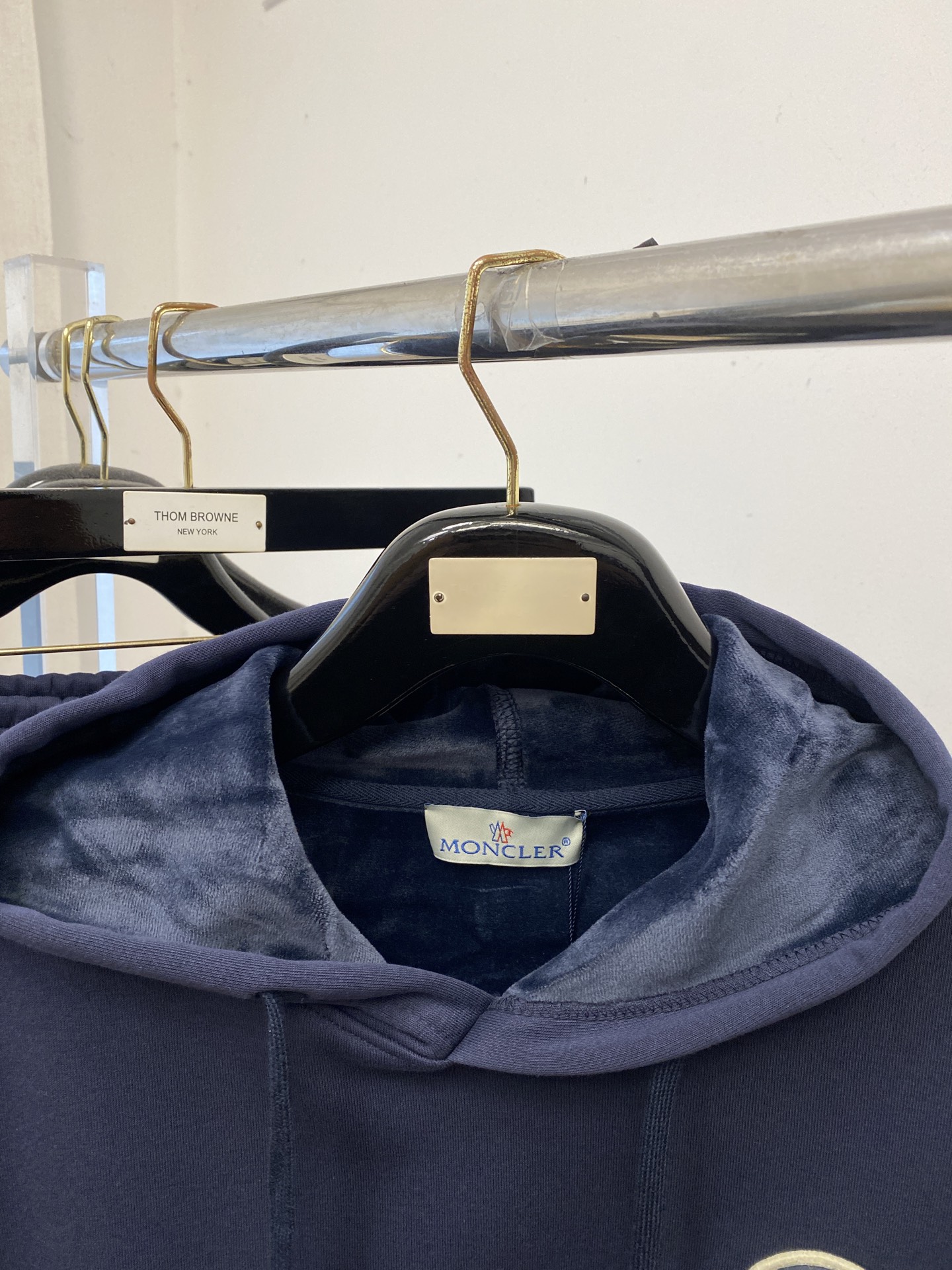 蒙口、2025最新品，时尚休闲套装，顶级原版面料打造，穿着舒适，吸湿性透气性都非常良好，色牢度超高！无论