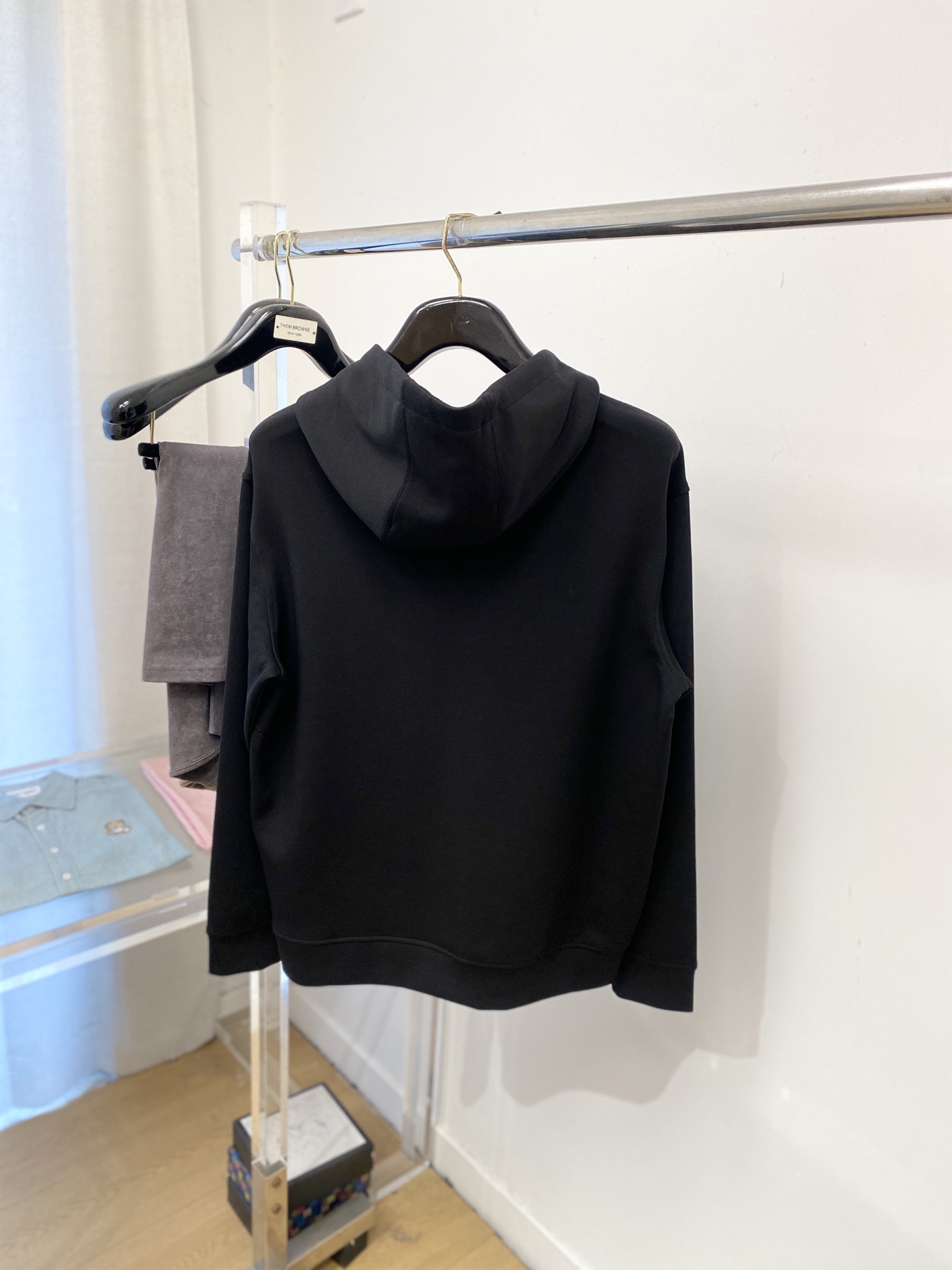 迪奥、2025新品卫衣，帅气时尚，胸口精致刺绣字母logo，简约百搭款。面料棉 不仅挺括，保持潮流的廓形