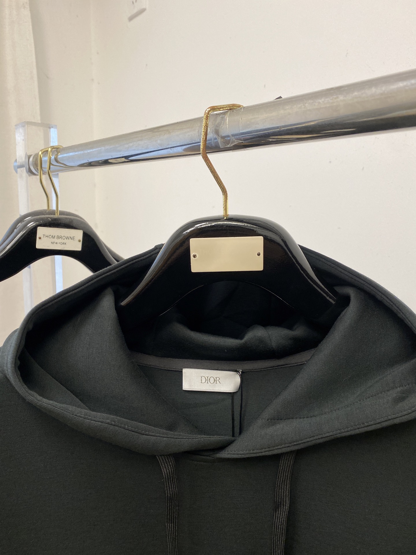 迪奥、2025新品卫衣，帅气时尚，胸口精致刺绣字母logo，简约百搭款。面料棉 不仅挺括，保持潮流的廓形