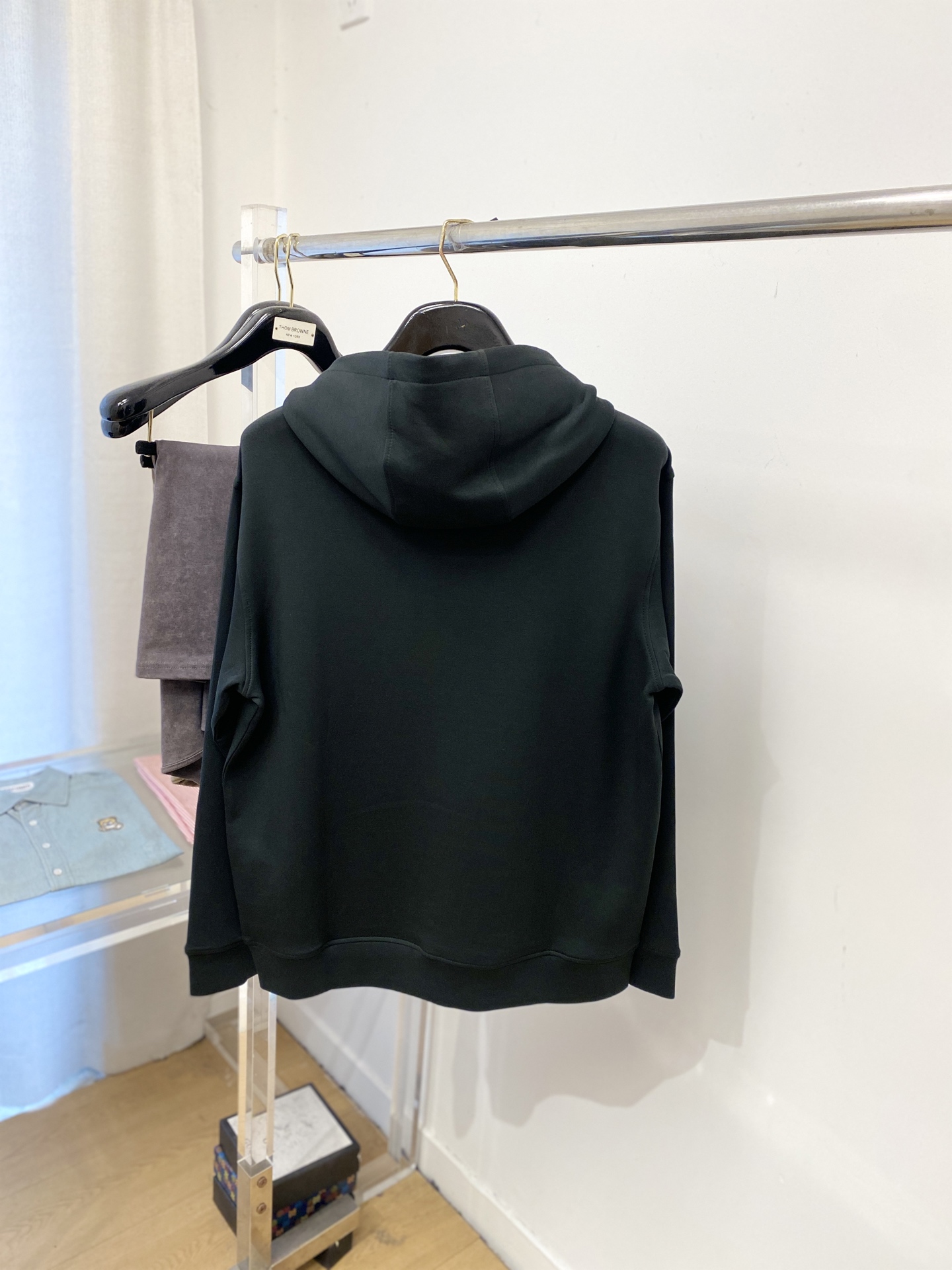 迪奥、2025新品卫衣，帅气时尚，胸口精致刺绣字母logo，简约百搭款。面料棉 不仅挺括，保持潮流的廓形