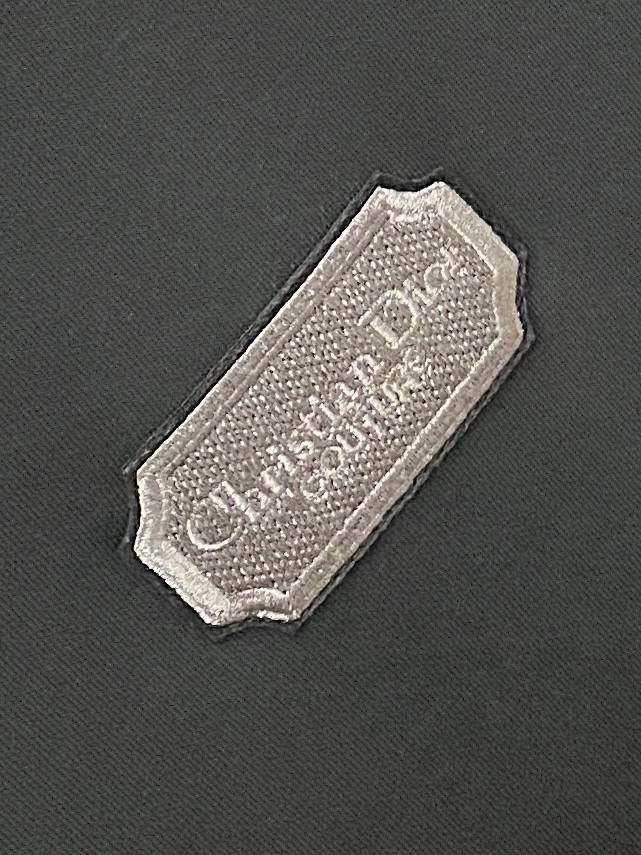 迪奥、2025新品卫衣，帅气时尚，胸口精致刺绣字母logo，简约百搭款。面料棉 不仅挺括，保持潮流的廓形