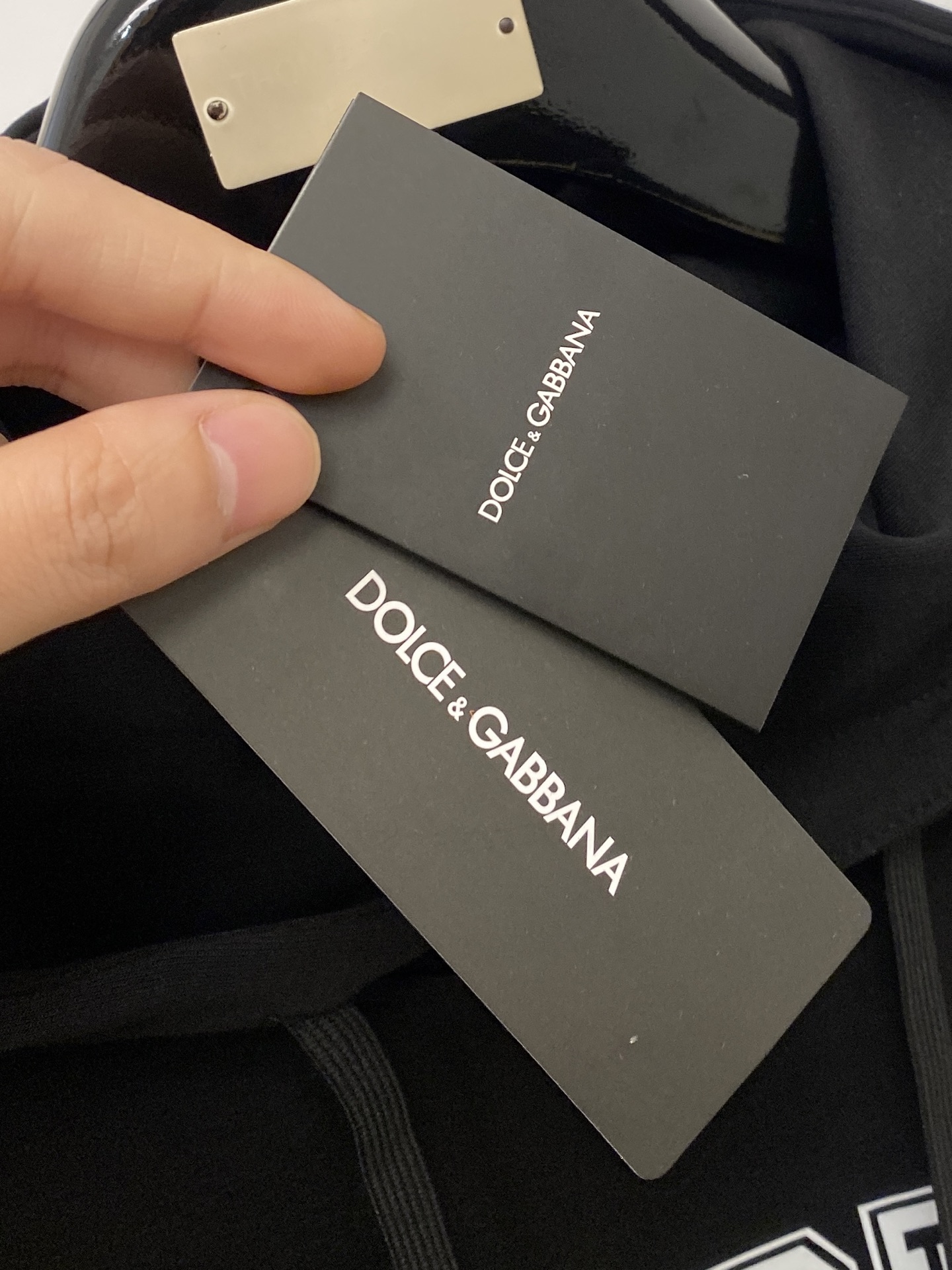 DG、2025新品卫衣，帅气时尚，胸口顶级印胶字母logo，简约百搭款。面料棉 不仅挺括，保持潮流的廓形