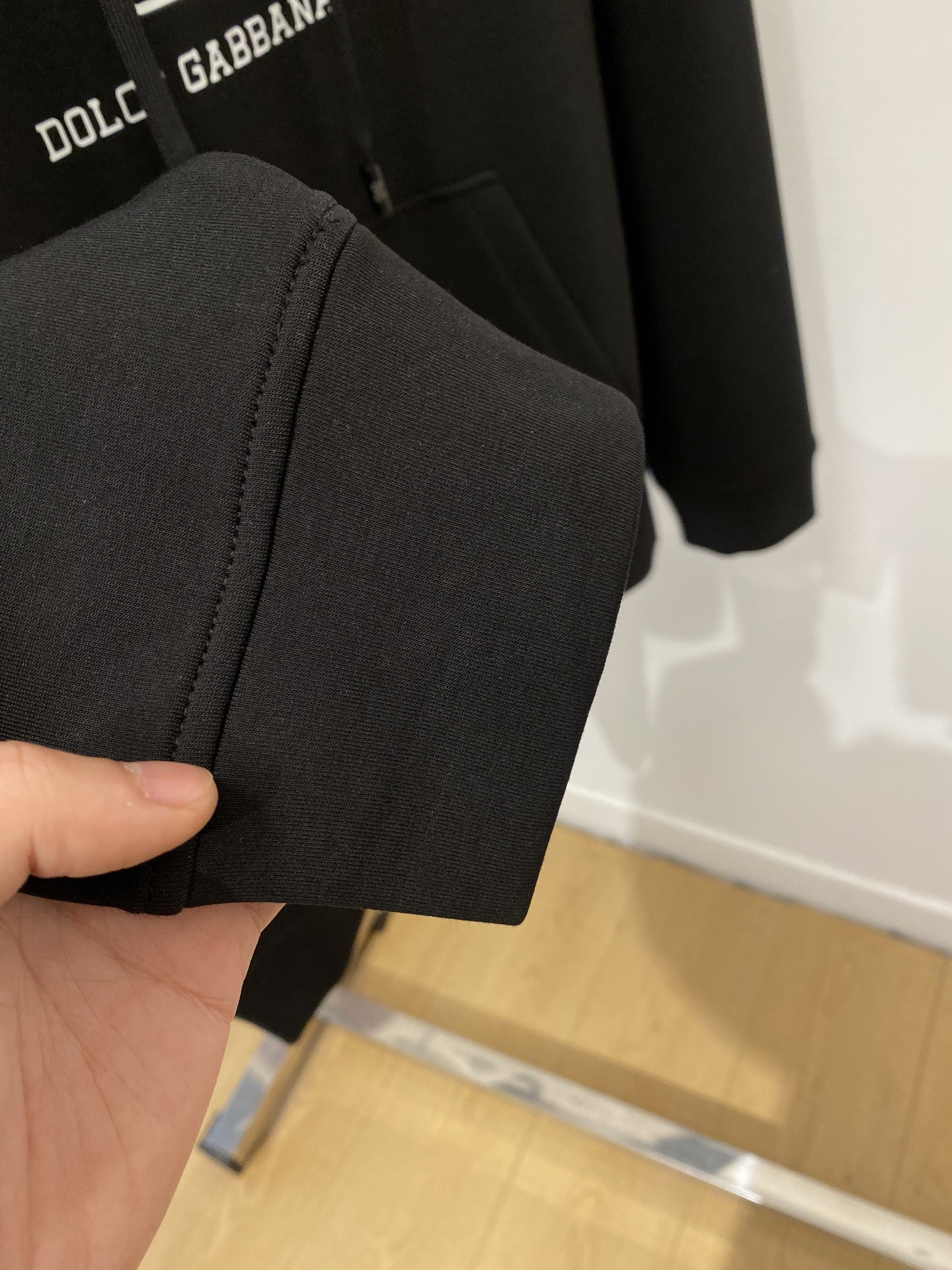 DG、2025新品卫衣，帅气时尚，胸口顶级印胶字母logo，简约百搭款。面料棉 不仅挺括，保持潮流的廓形