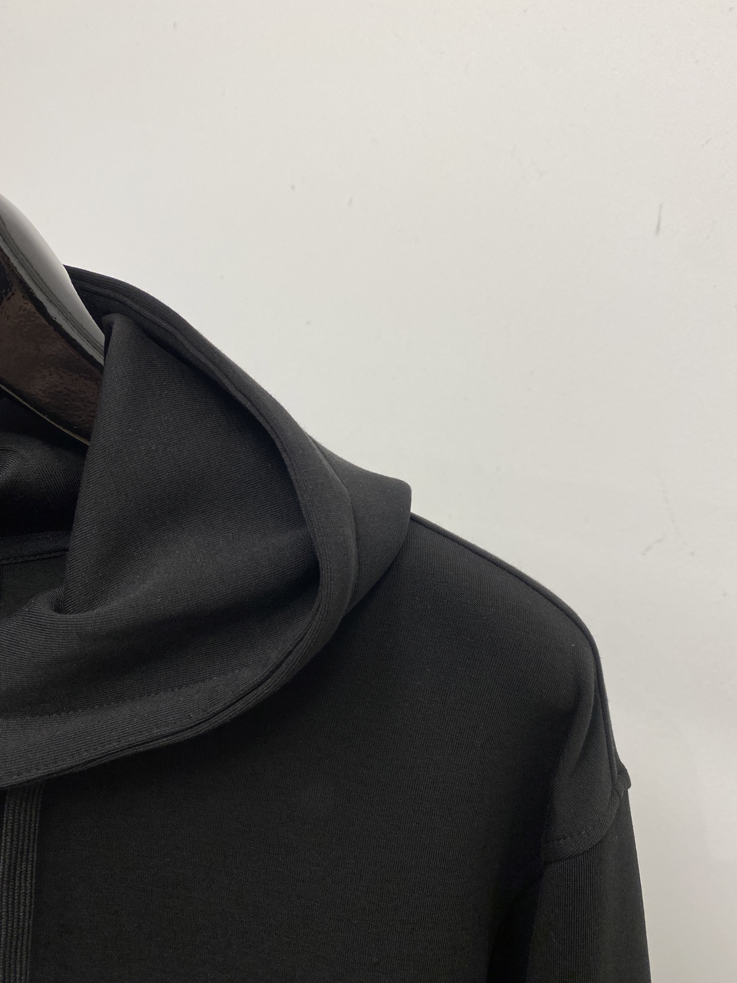 DG、2025新品卫衣，帅气时尚，胸口顶级印胶字母logo，简约百搭款。面料棉 不仅挺括，保持潮流的廓形