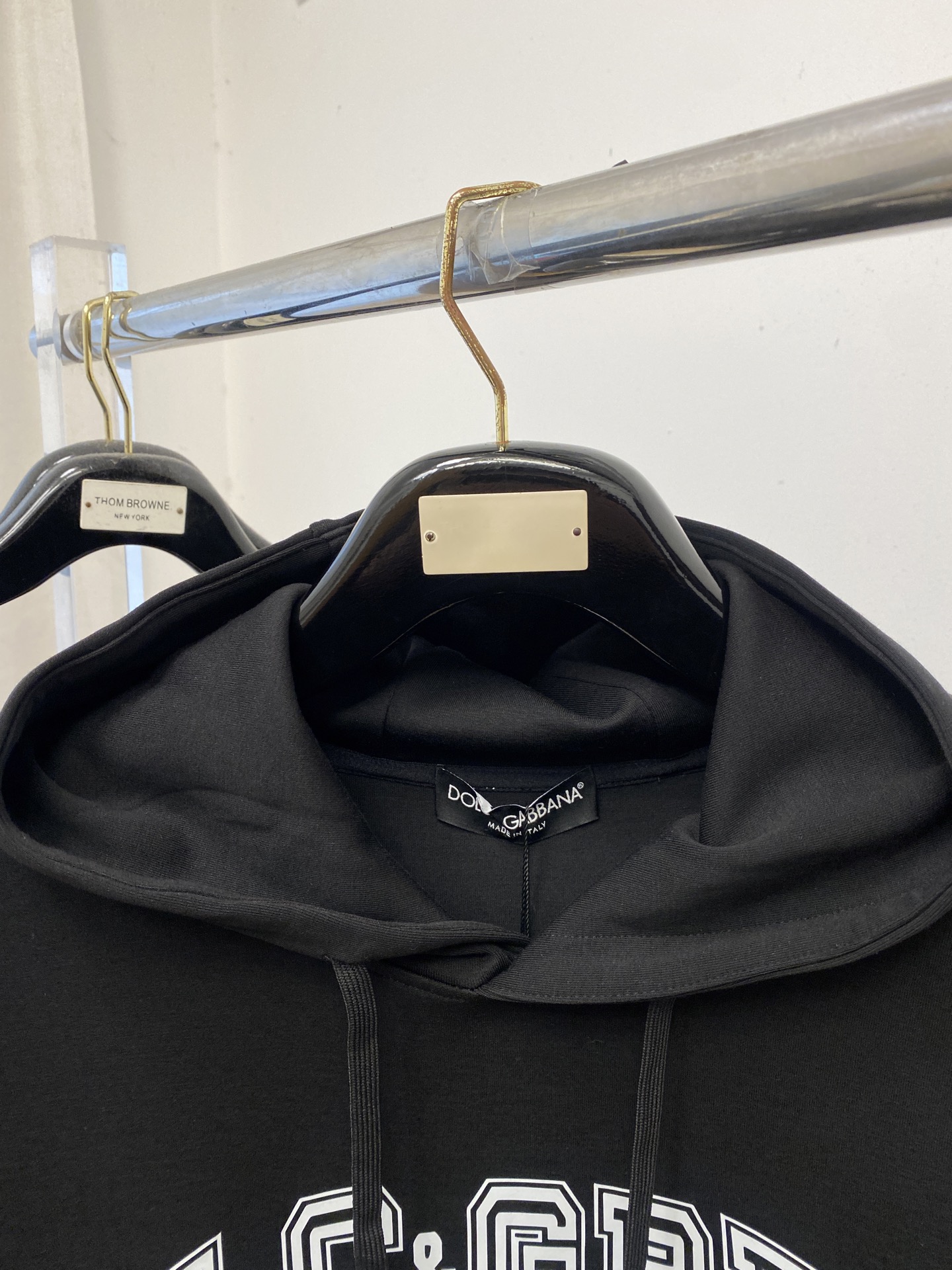 DG、2025新品卫衣，帅气时尚，胸口顶级印胶字母logo，简约百搭款。面料棉 不仅挺括，保持潮流的廓形