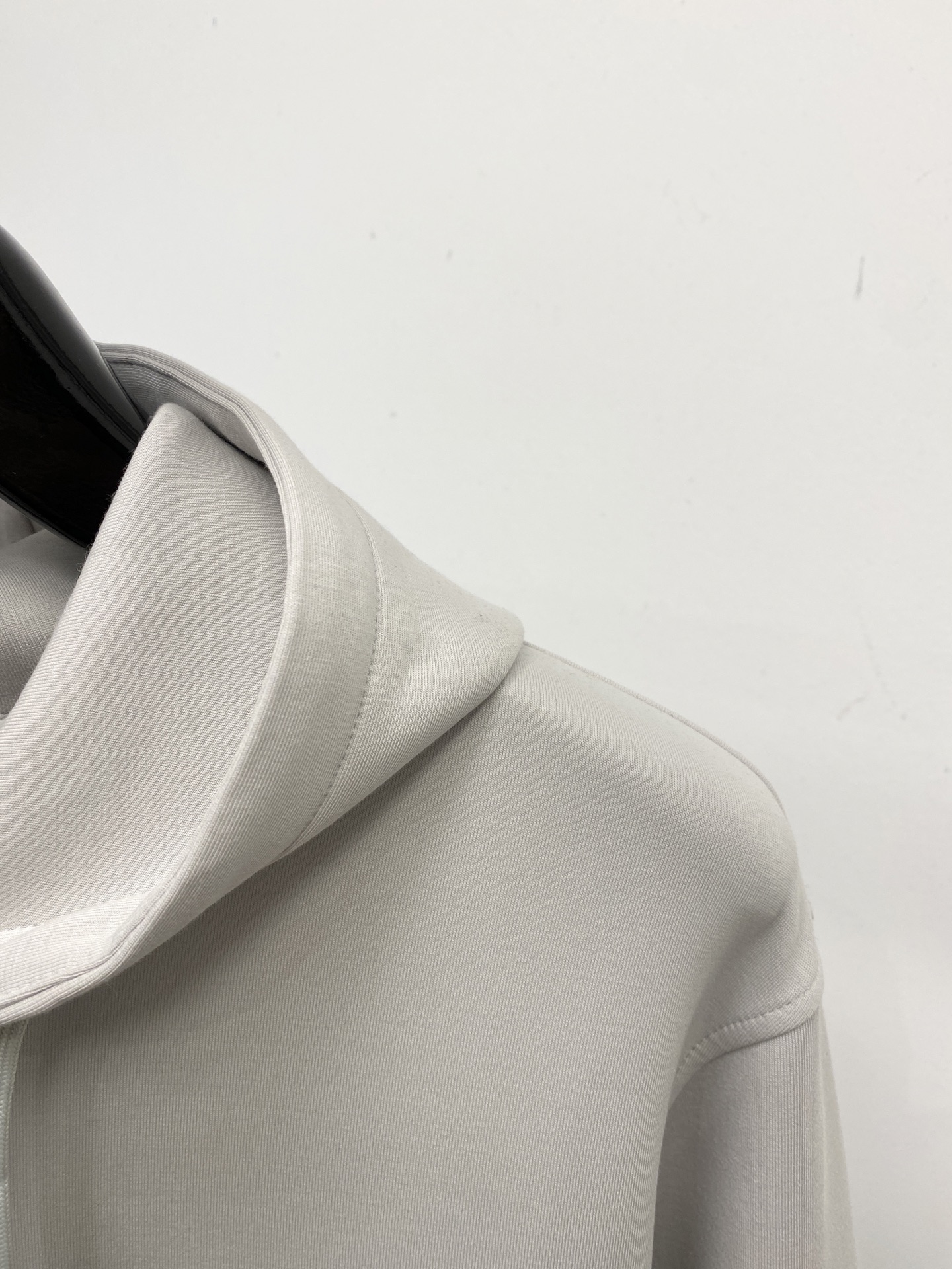 DG、2025新品卫衣，帅气时尚，胸口顶级印胶字母logo，简约百搭款。面料棉 不仅挺括，保持潮流的廓形