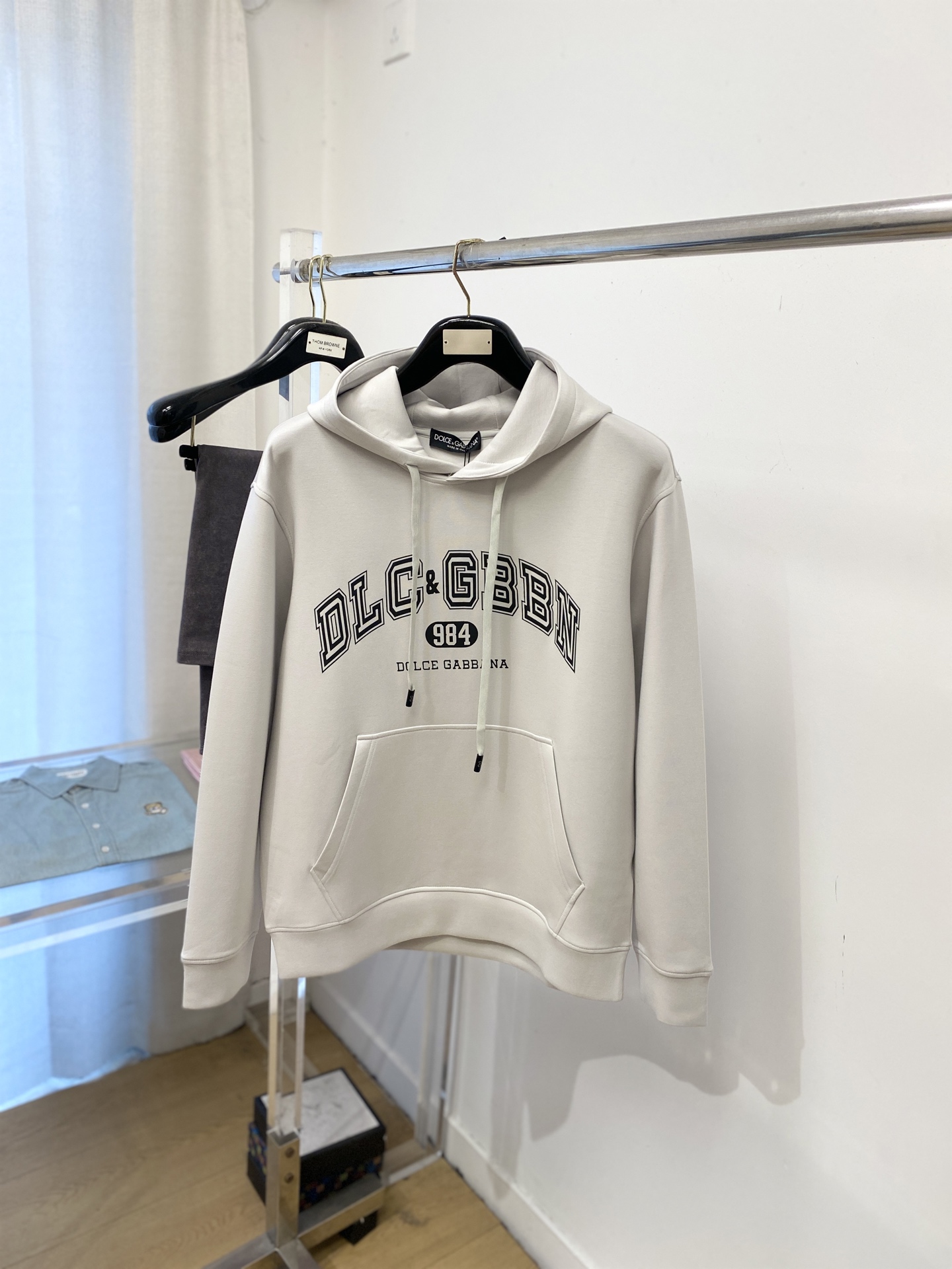 DG、2025新品卫衣，帅气时尚，胸口顶级印胶字母logo，简约百搭款。面料棉 不仅挺括，保持潮流的廓形