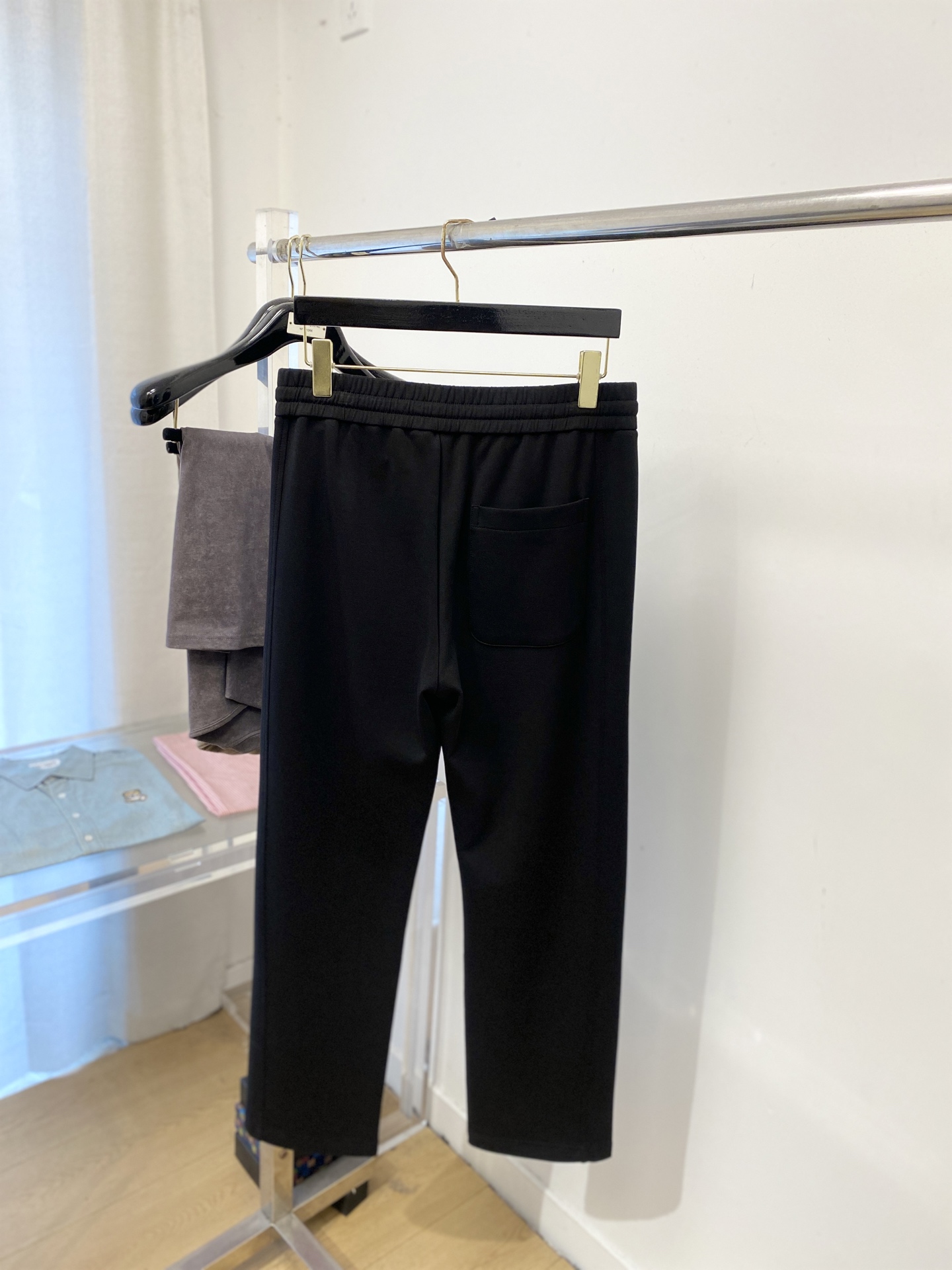 迪奥、2025爆款休闲裤 高弹显瘦必爆简约百搭爆款，做工精细，每一针都看得到用心，超多明星网红最爱 拉长