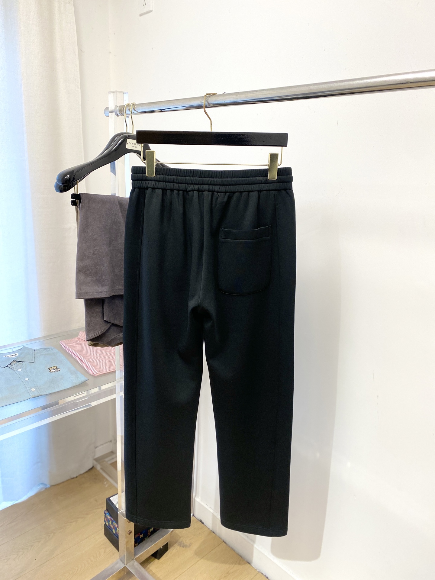 迪奥、2025爆款休闲裤 高弹显瘦必爆简约百搭爆款，做工精细，每一针都看得到用心，超多明星网红最爱 拉长