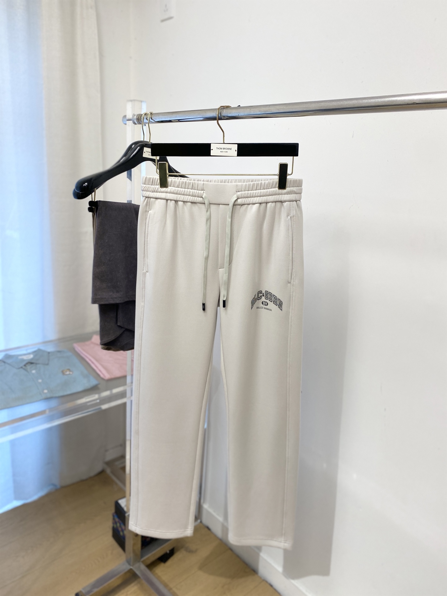 DG、2025爆款休闲裤 高弹显瘦必爆简约百搭爆款，做工精细，每一针都看得到用心，超多明星网红最爱 拉长