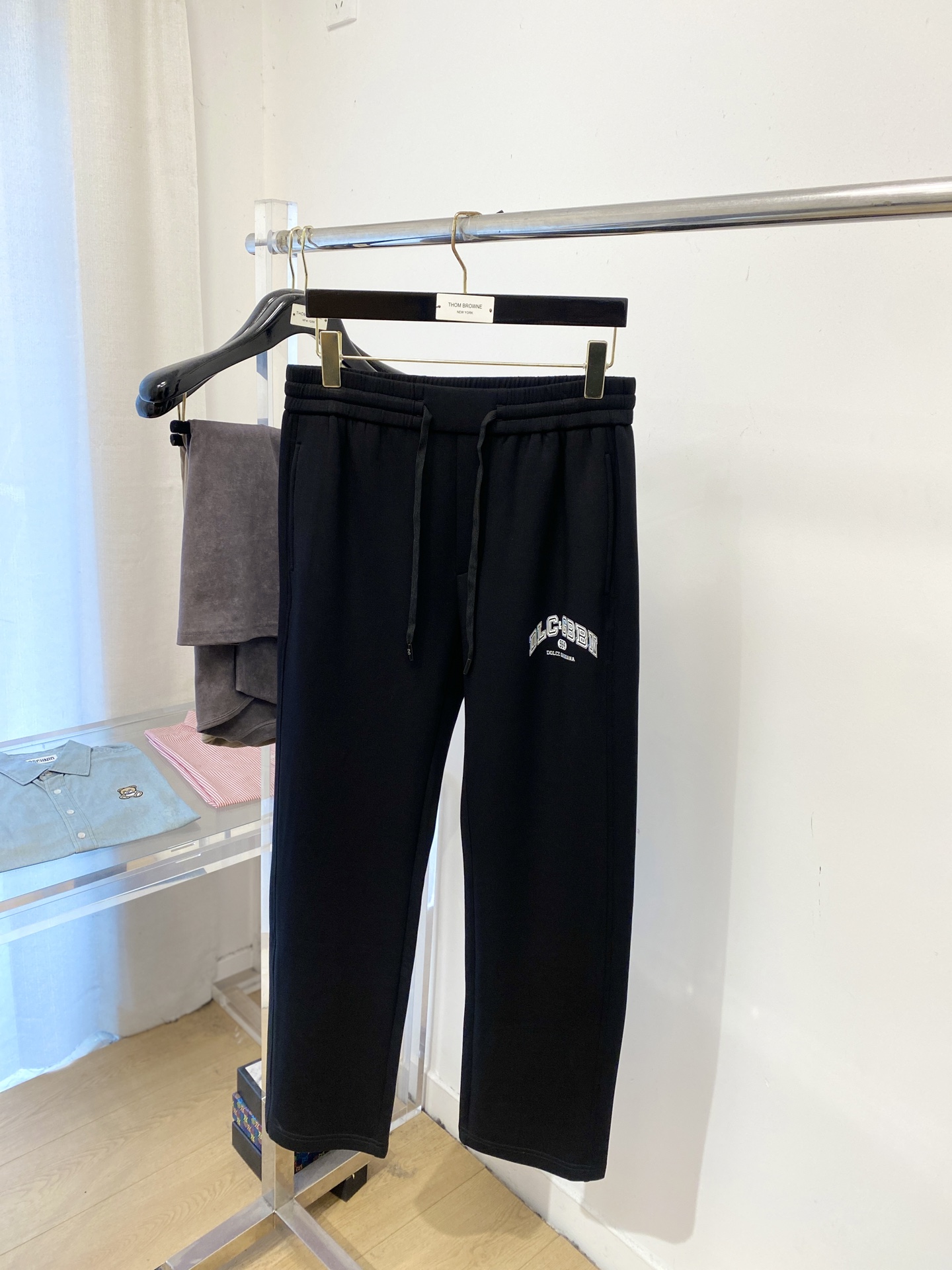 DG、2025爆款休闲裤 高弹显瘦必爆简约百搭爆款，做工精细，每一针都看得到用心，超多明星网红最爱 拉长