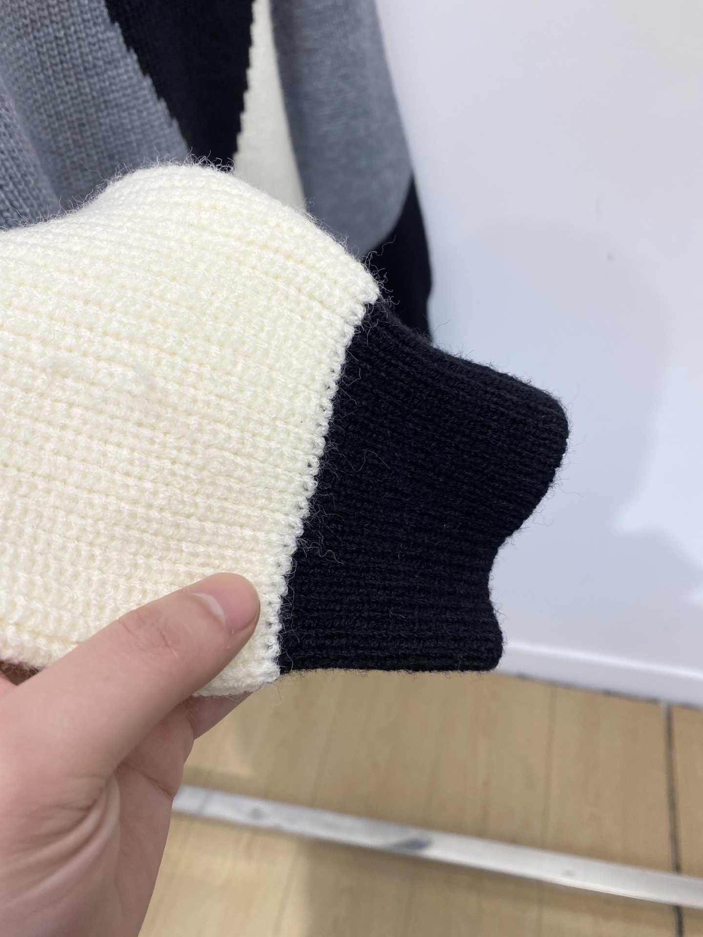 支持年后退换！ 普拉达、2025新品羊毛衣 具有手感细腻柔软，可直接与肌肤接触，让暖心的纱线变化出细腻的