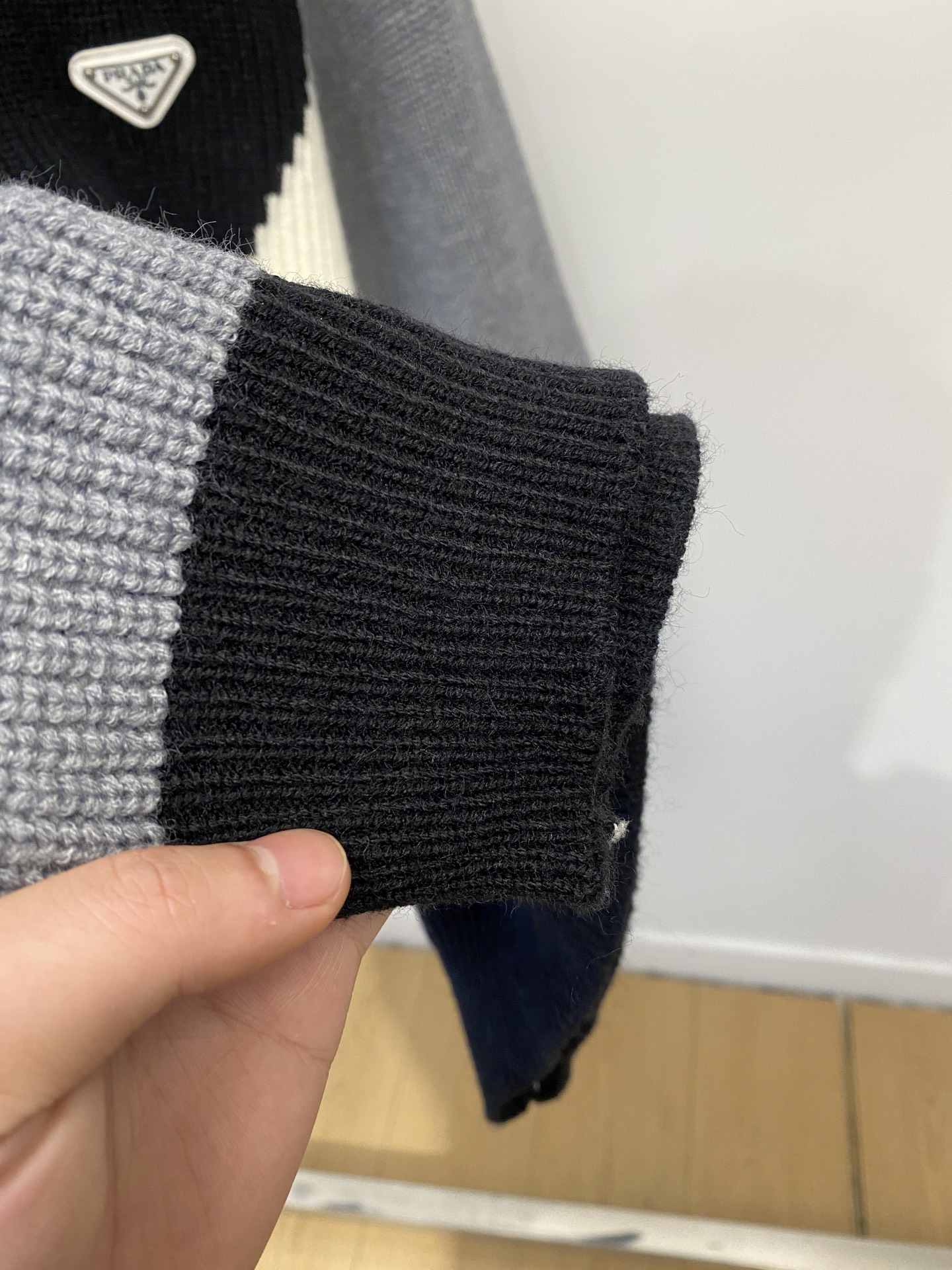 支持年后退换！ 普拉达、2025新品羊毛衣 具有手感细腻柔软，可直接与肌肤接触，让暖心的纱线变化出细腻的