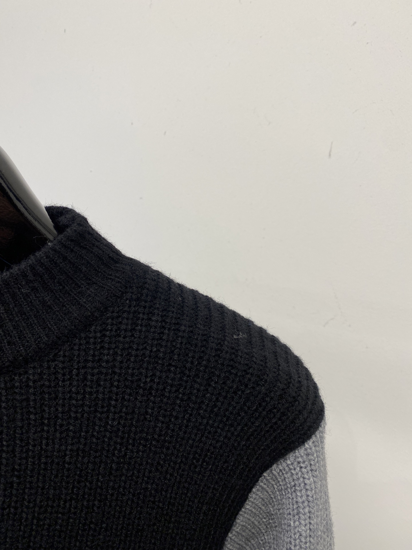 支持年后退换！ 普拉达、2025新品羊毛衣 具有手感细腻柔软，可直接与肌肤接触，让暖心的纱线变化出细腻的