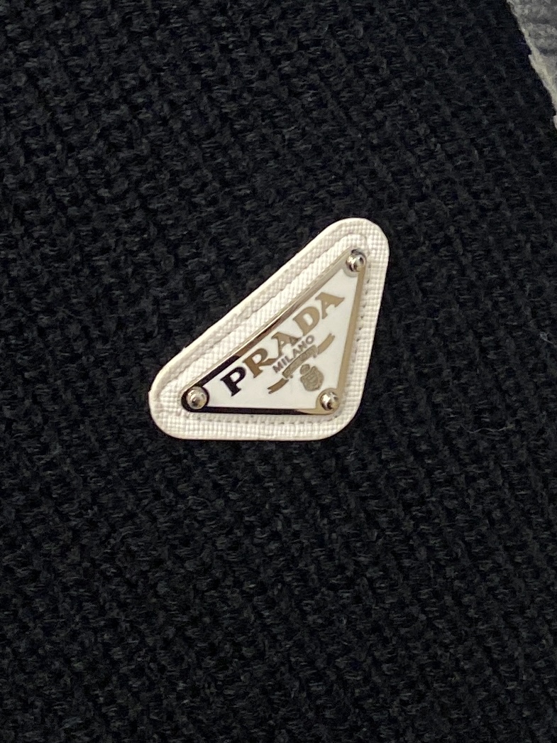 支持年后退换！ 普拉达、2025新品羊毛衣 具有手感细腻柔软，可直接与肌肤接触，让暖心的纱线变化出细腻的