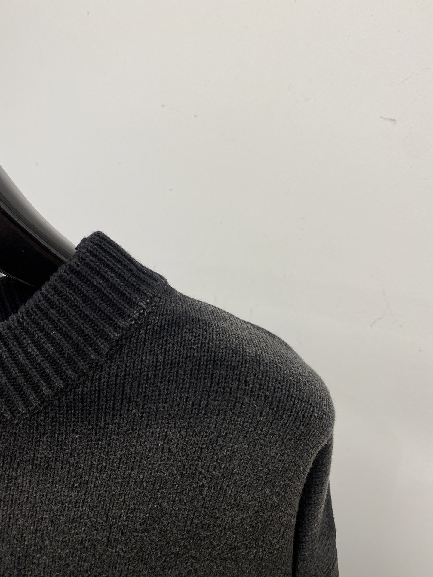 支持年后退换！ 迪奥、2025新品羊毛衣 具有手感细腻柔软，可直接与肌肤接触，让暖心的纱线变化出细腻的质