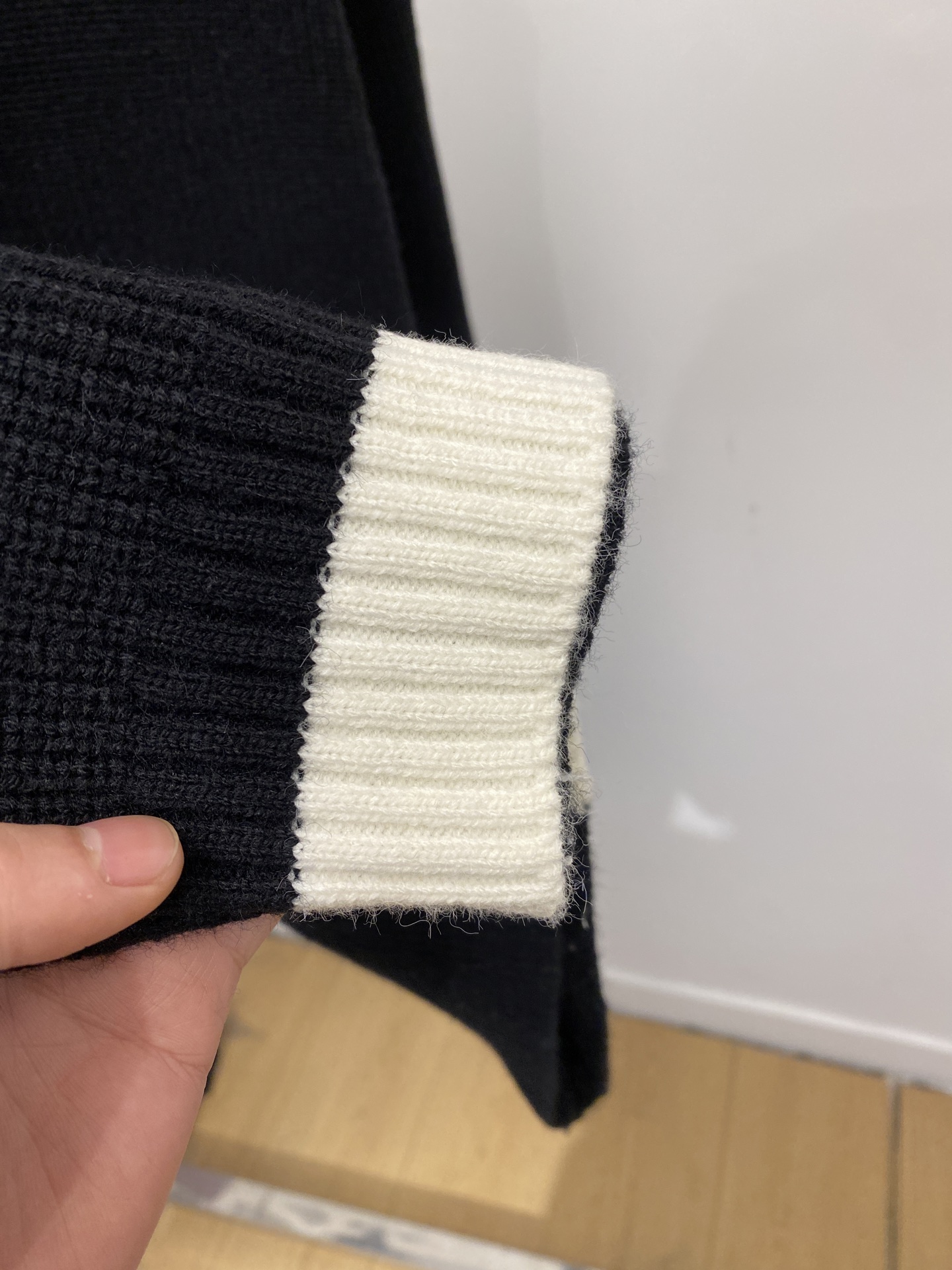 支持年后退换！ 罗意威、2025新品羊毛衣 具有手感细腻柔软，可直接与肌肤接触，让暖心的纱线变化出细腻的