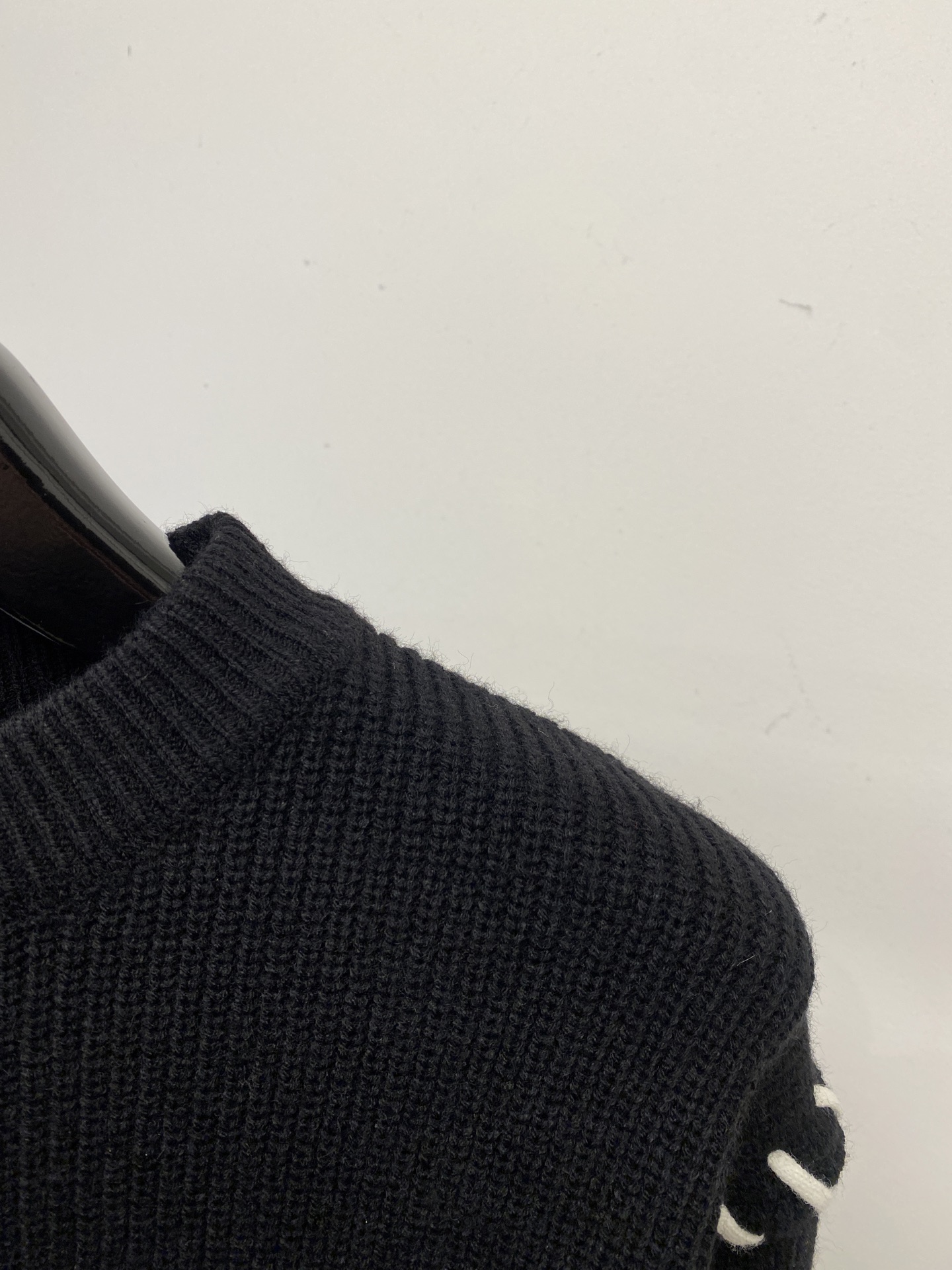 支持年后退换！ 罗意威、2025新品羊毛衣 具有手感细腻柔软，可直接与肌肤接触，让暖心的纱线变化出细腻的