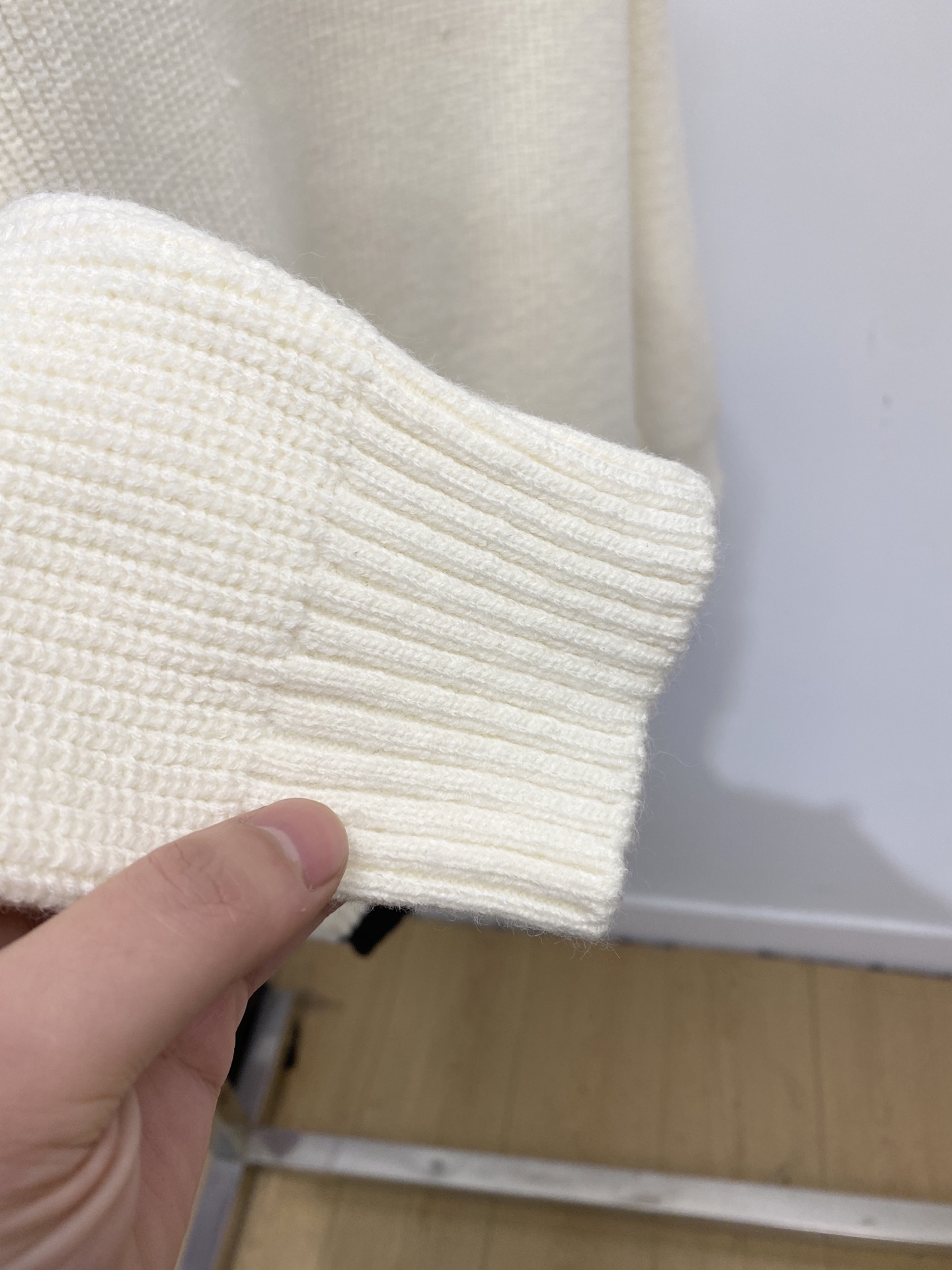 支持年后退换！ 罗意威、2025新品羊毛衣 具有手感细腻柔软，可直接与肌肤接触，让暖心的纱线变化出细腻的