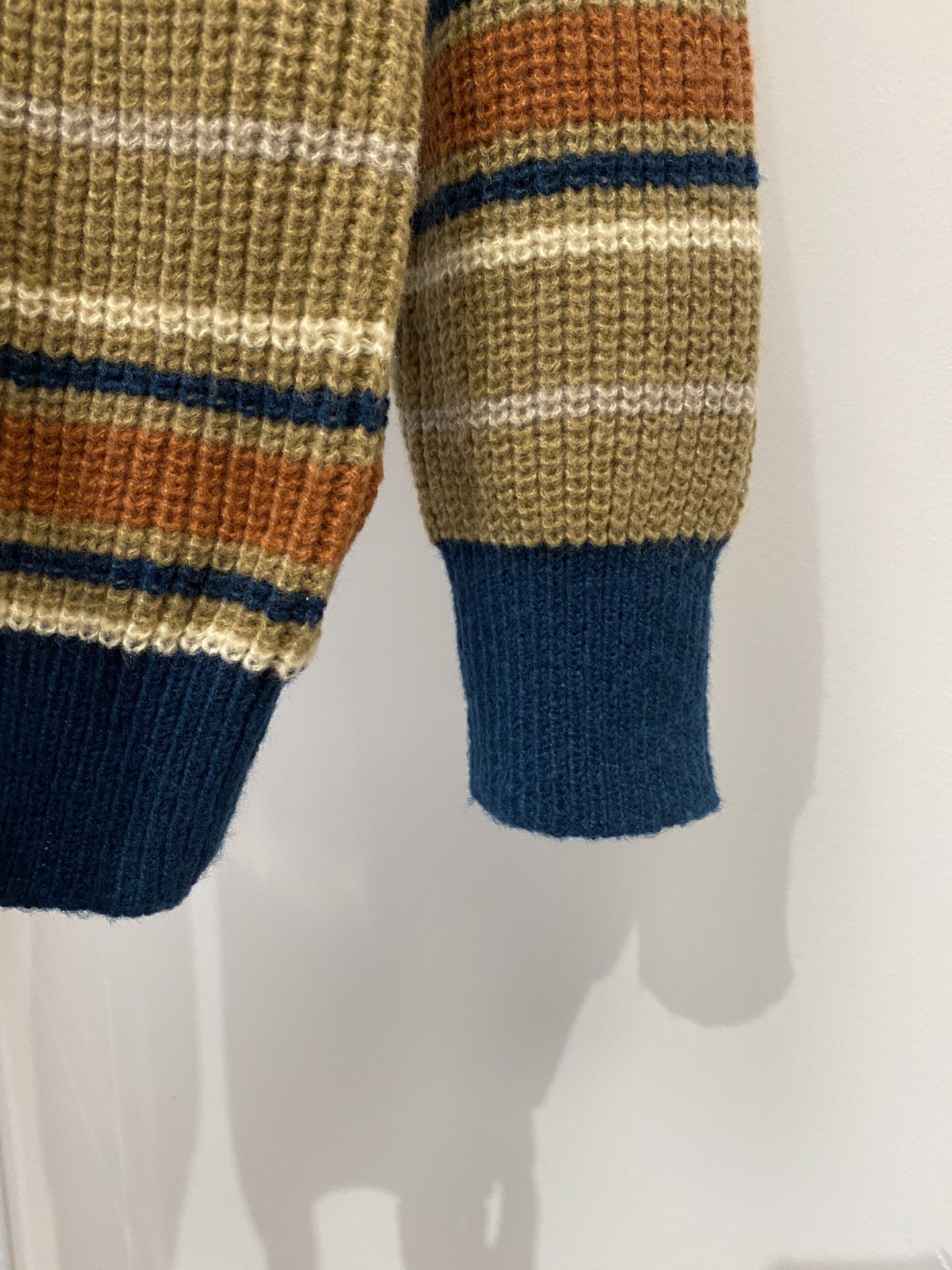 支持年后退换！ 罗意威、2025新品羊毛衣 具有手感细腻柔软，可直接与肌肤接触，让暖心的纱线变化出细腻的