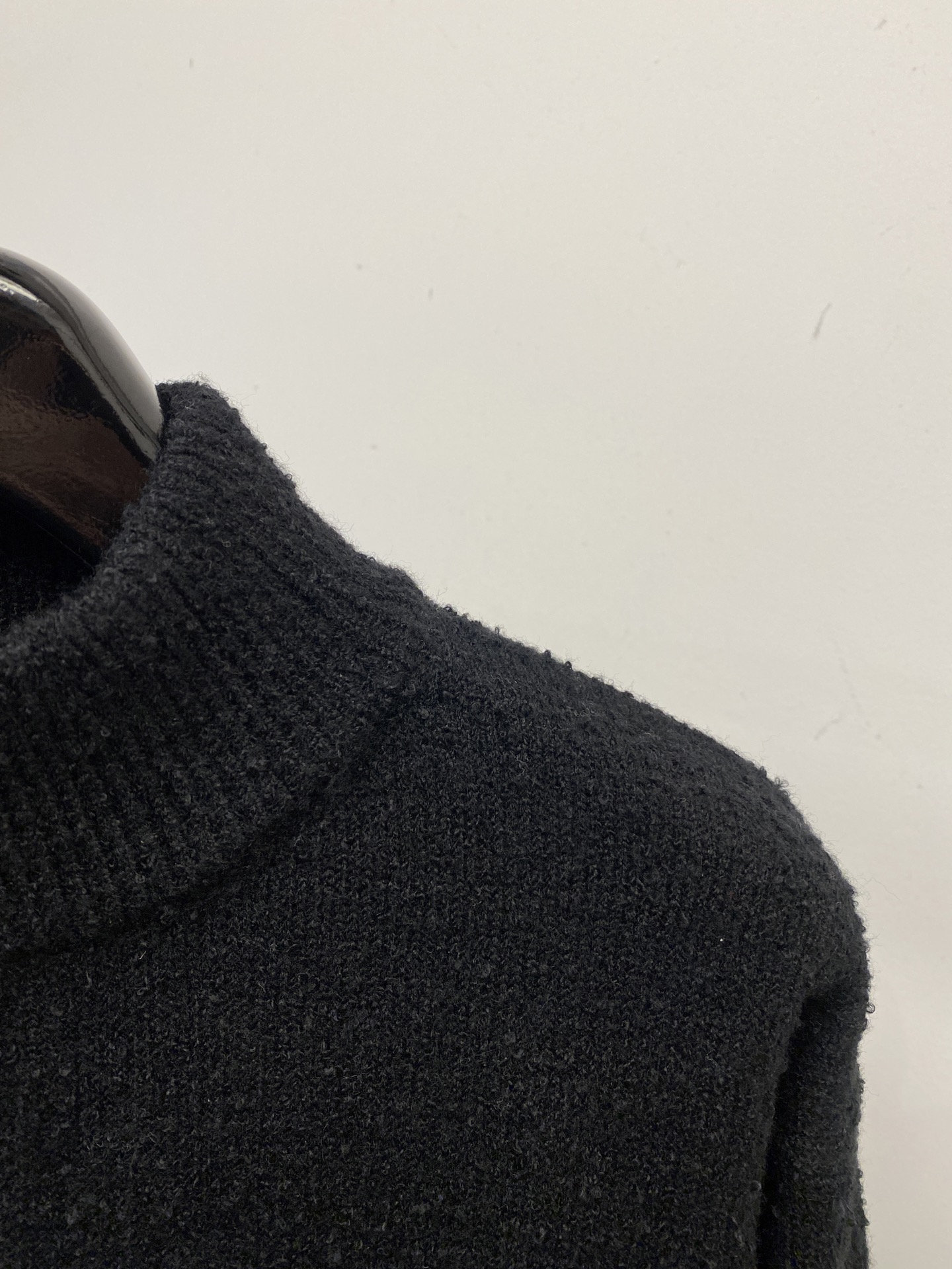 支持年后退换！ YSL 圣罗兰、2025新品羊毛衣外套 具有手感细腻柔软，可直接与肌肤接触，让暖心的纱线