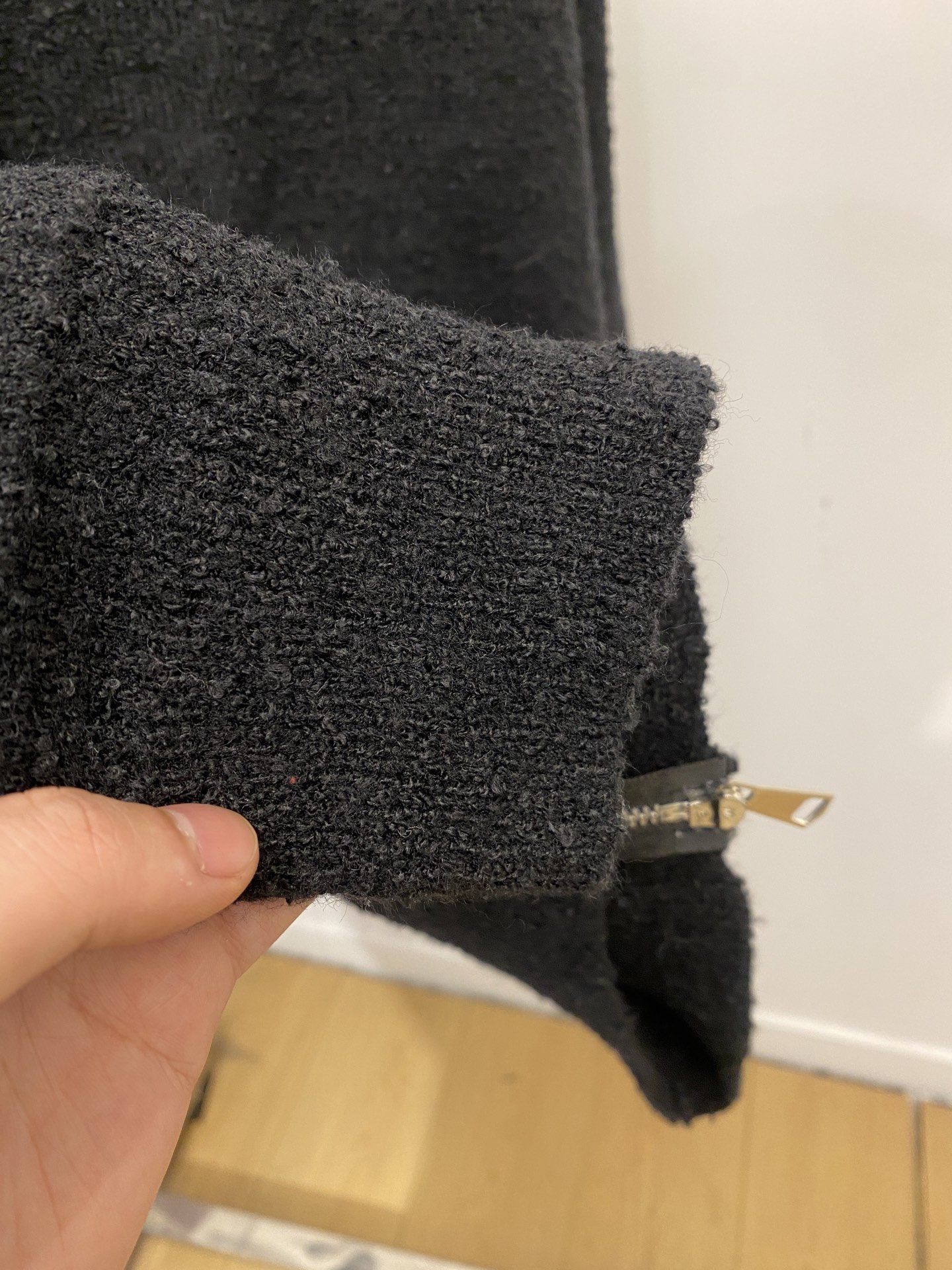 支持年后退换！ YSL 圣罗兰、2025新品羊毛衣外套 具有手感细腻柔软，可直接与肌肤接触，让暖心的纱线