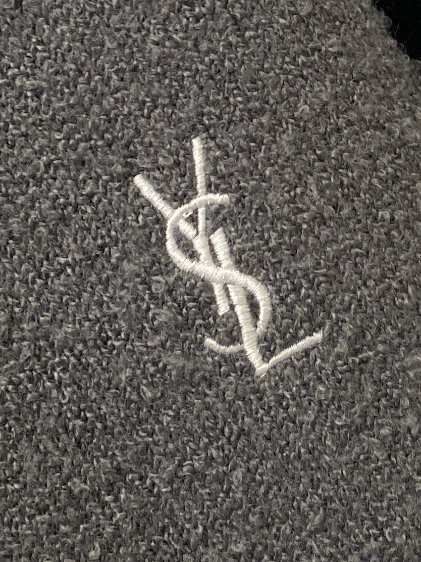 支持年后退换！ YSL 圣罗兰、2025新品羊毛衣外套 具有手感细腻柔软，可直接与肌肤接触，让暖心的纱线