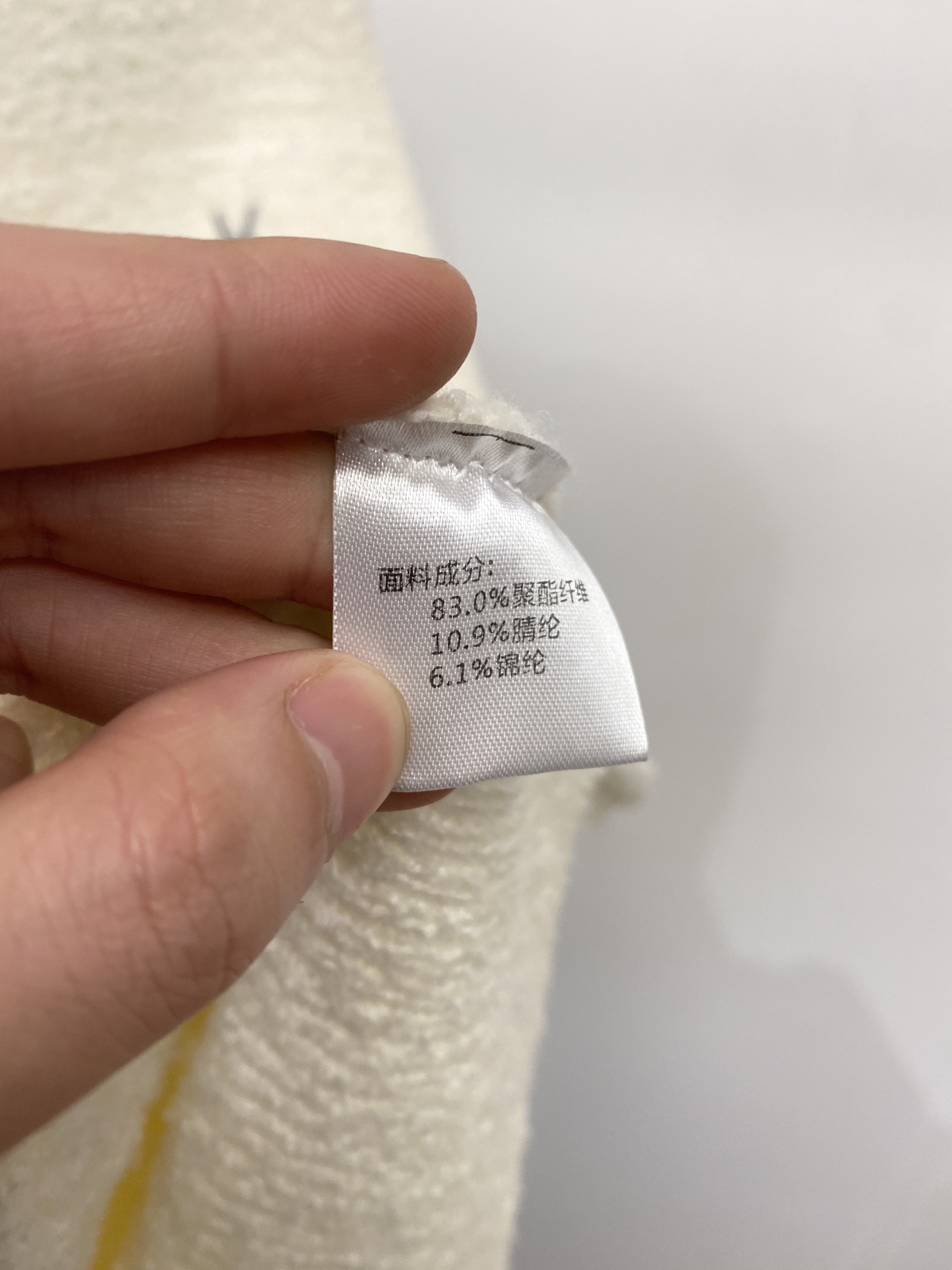 支持年后退换！ YSL 圣罗兰、2025新品羊毛衣外套 具有手感细腻柔软，可直接与肌肤接触，让暖心的纱线