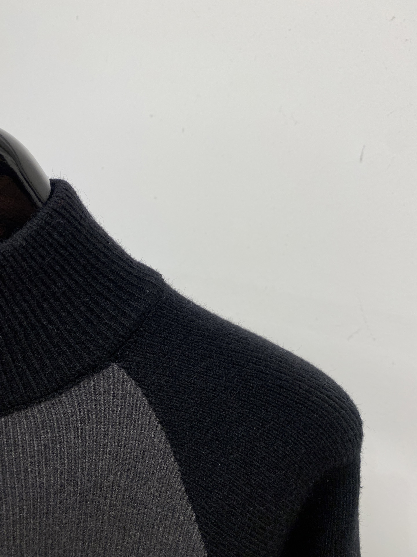 支持年后退换！ TB、2025新品羊毛衣外套 具有手感细腻柔软，可直接与肌肤接触，让暖心的纱线变化出细腻