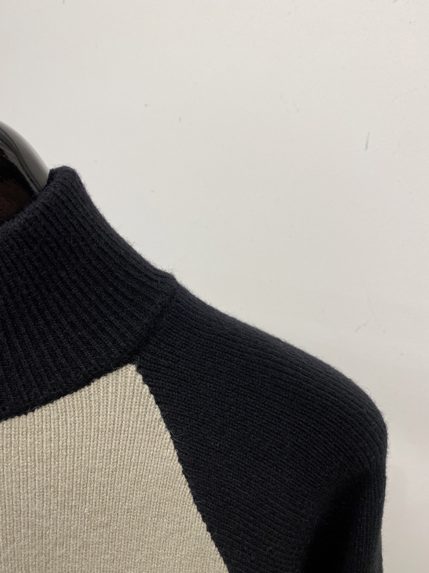 支持年后退换！ TB、2025新品羊毛衣外套 具有手感细腻柔软，可直接与肌肤接触，让暖心的纱线变化出细腻