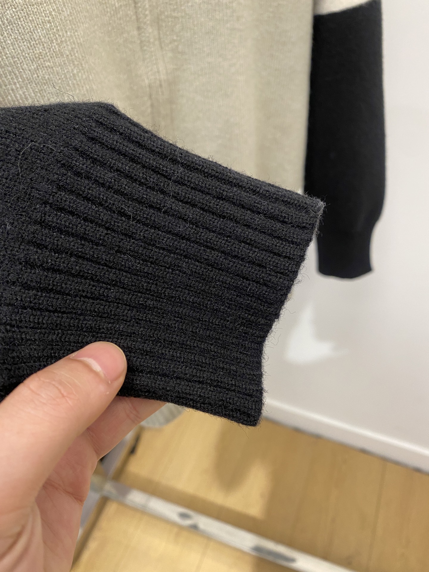 支持年后退换！ TB、2025新品羊毛衣外套 具有手感细腻柔软，可直接与肌肤接触，让暖心的纱线变化出细腻