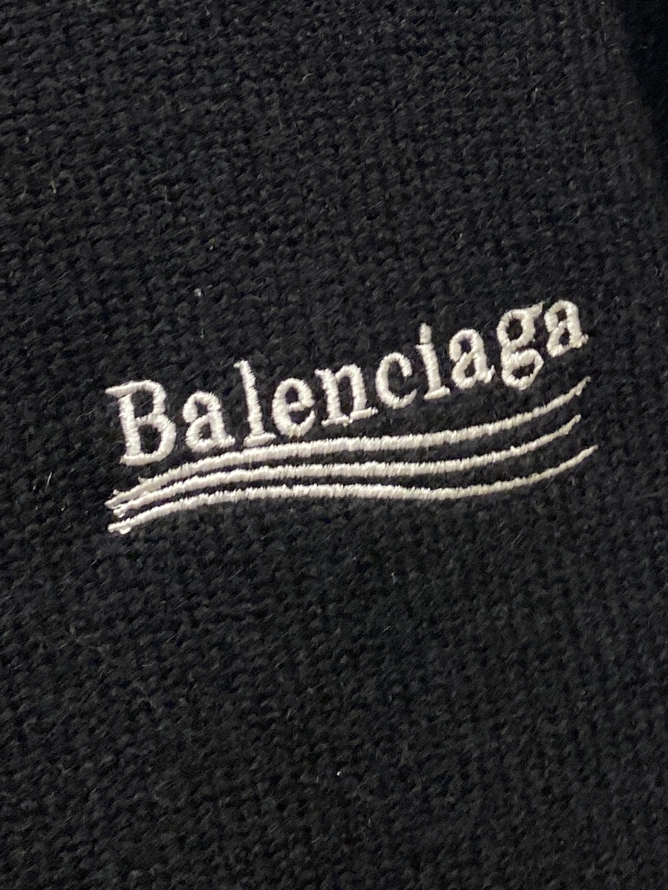 支持年后退换！ 巴黎世家、2025新品羊毛衣 具有手感细腻柔软，可直接与肌肤接触，让暖心的纱线变化出细腻