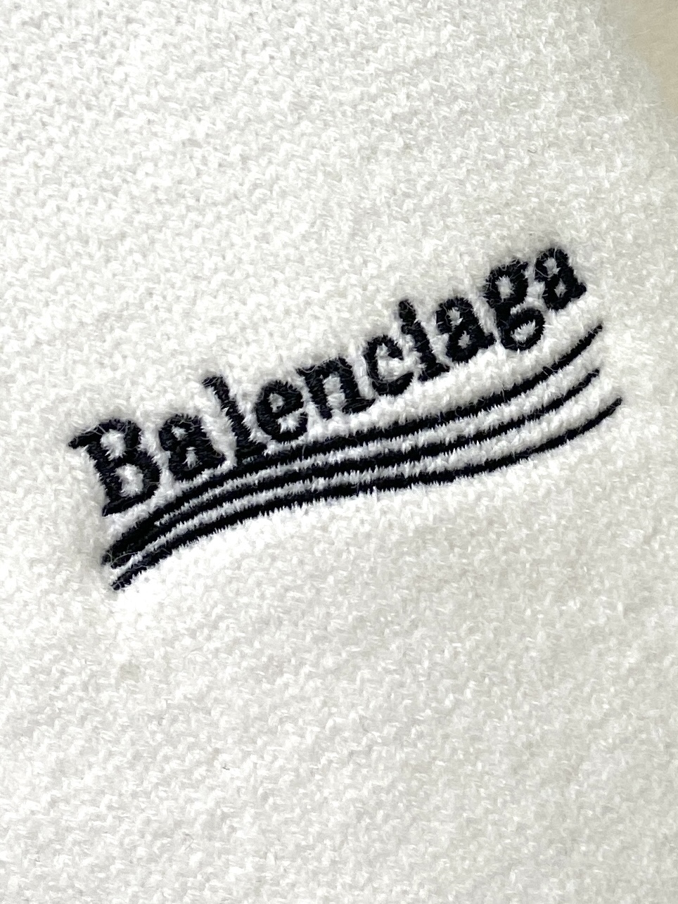 支持年后退换！ 巴黎世家、2025新品羊毛衣 具有手感细腻柔软，可直接与肌肤接触，让暖心的纱线变化出细腻