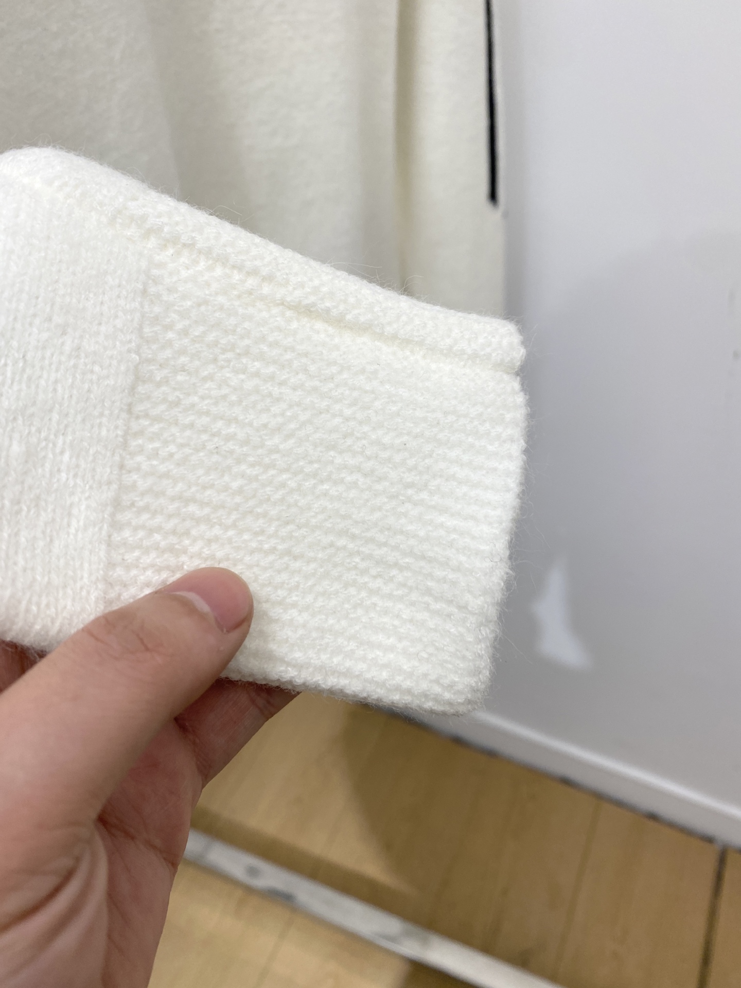 支持年后退换！ 巴黎世家、2025新品羊毛衣 具有手感细腻柔软，可直接与肌肤接触，让暖心的纱线变化出细腻