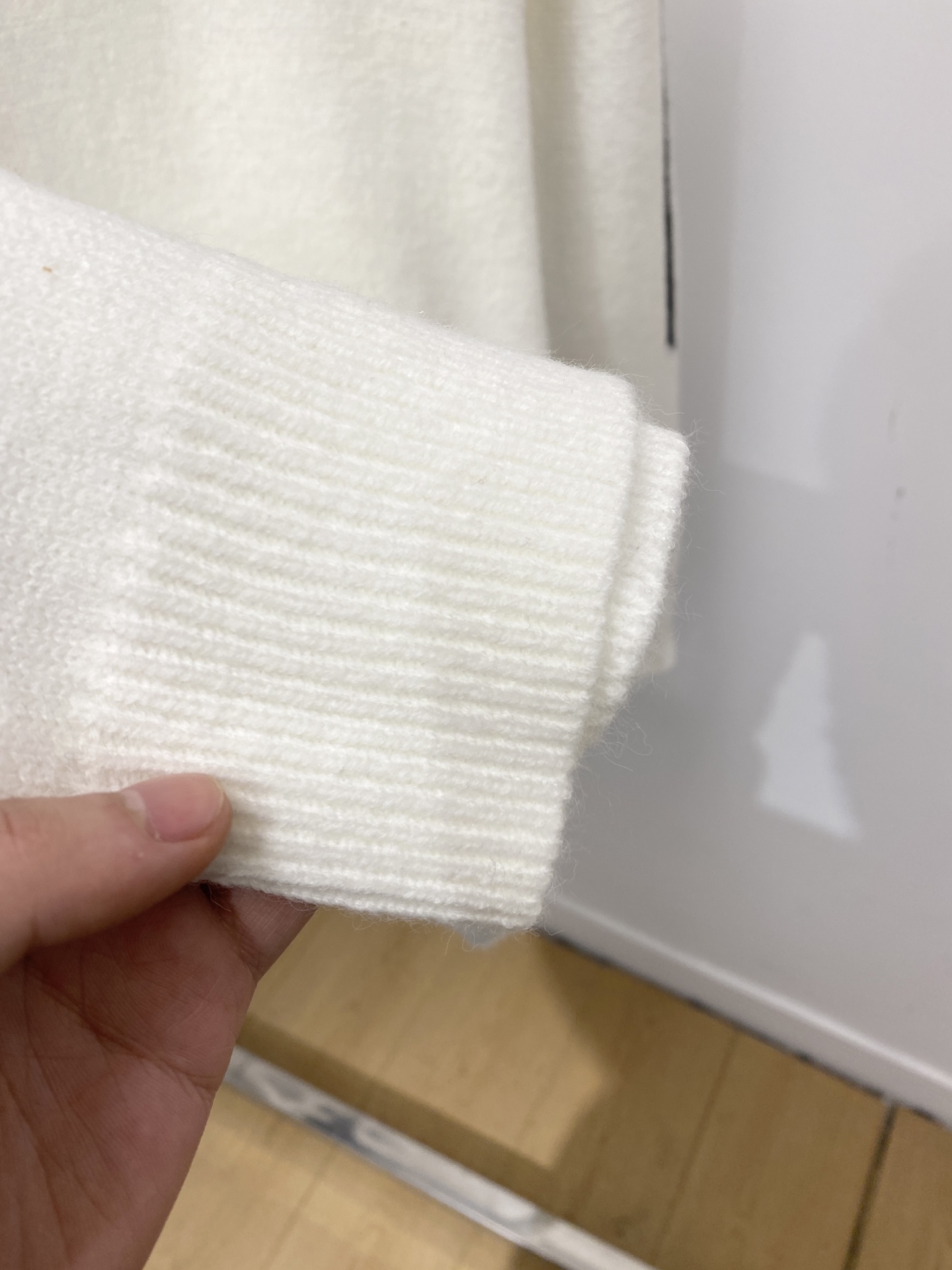 支持年后退换！ 巴黎世家、2025新品羊毛衣 具有手感细腻柔软，可直接与肌肤接触，让暖心的纱线变化出细腻