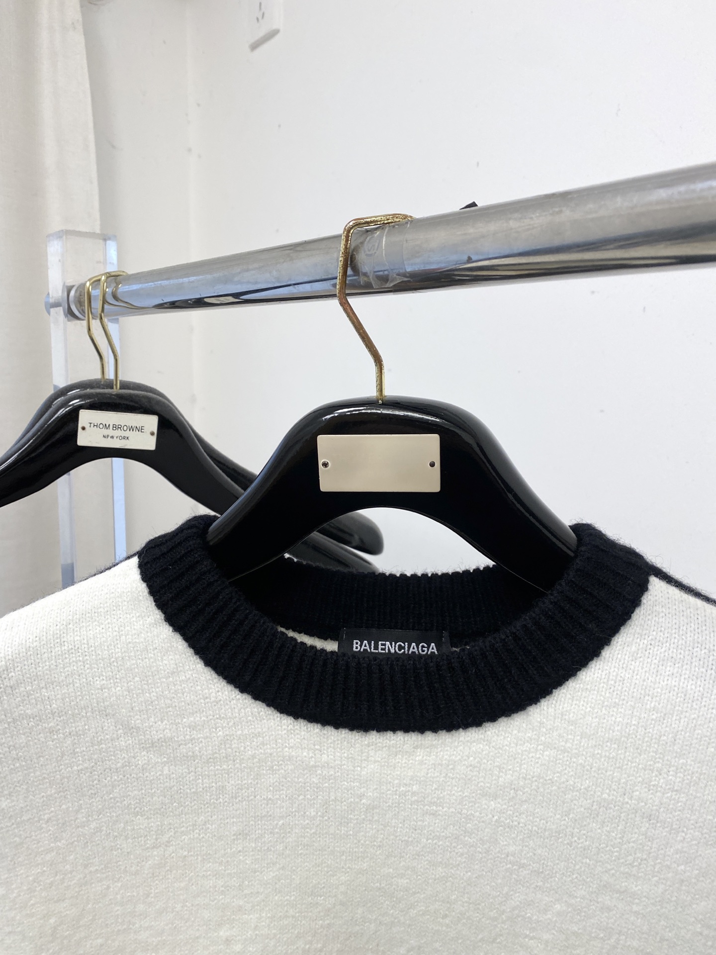 支持年后退换！ 巴黎世家、2025新品羊毛衣 具有手感细腻柔软，可直接与肌肤接触，让暖心的纱线变化出细腻