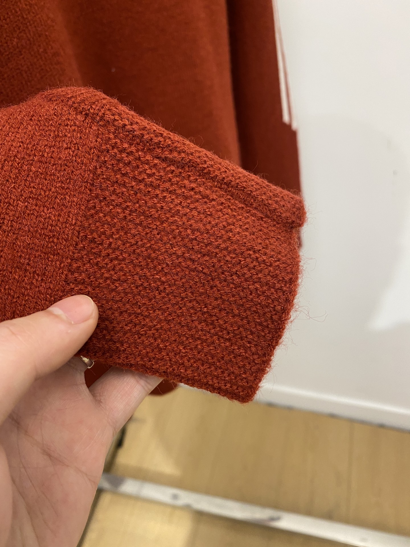 支持年后退换！ 巴黎世家、2025新品羊毛衣 具有手感细腻柔软，可直接与肌肤接触，让暖心的纱线变化出细腻