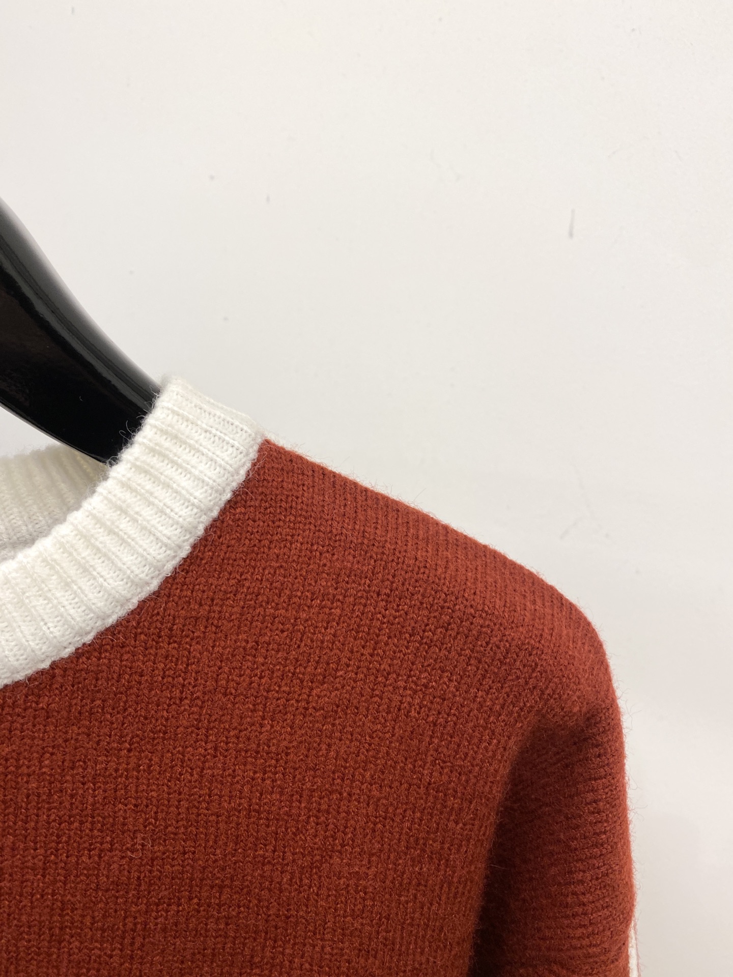 支持年后退换！ 巴黎世家、2025新品羊毛衣 具有手感细腻柔软，可直接与肌肤接触，让暖心的纱线变化出细腻